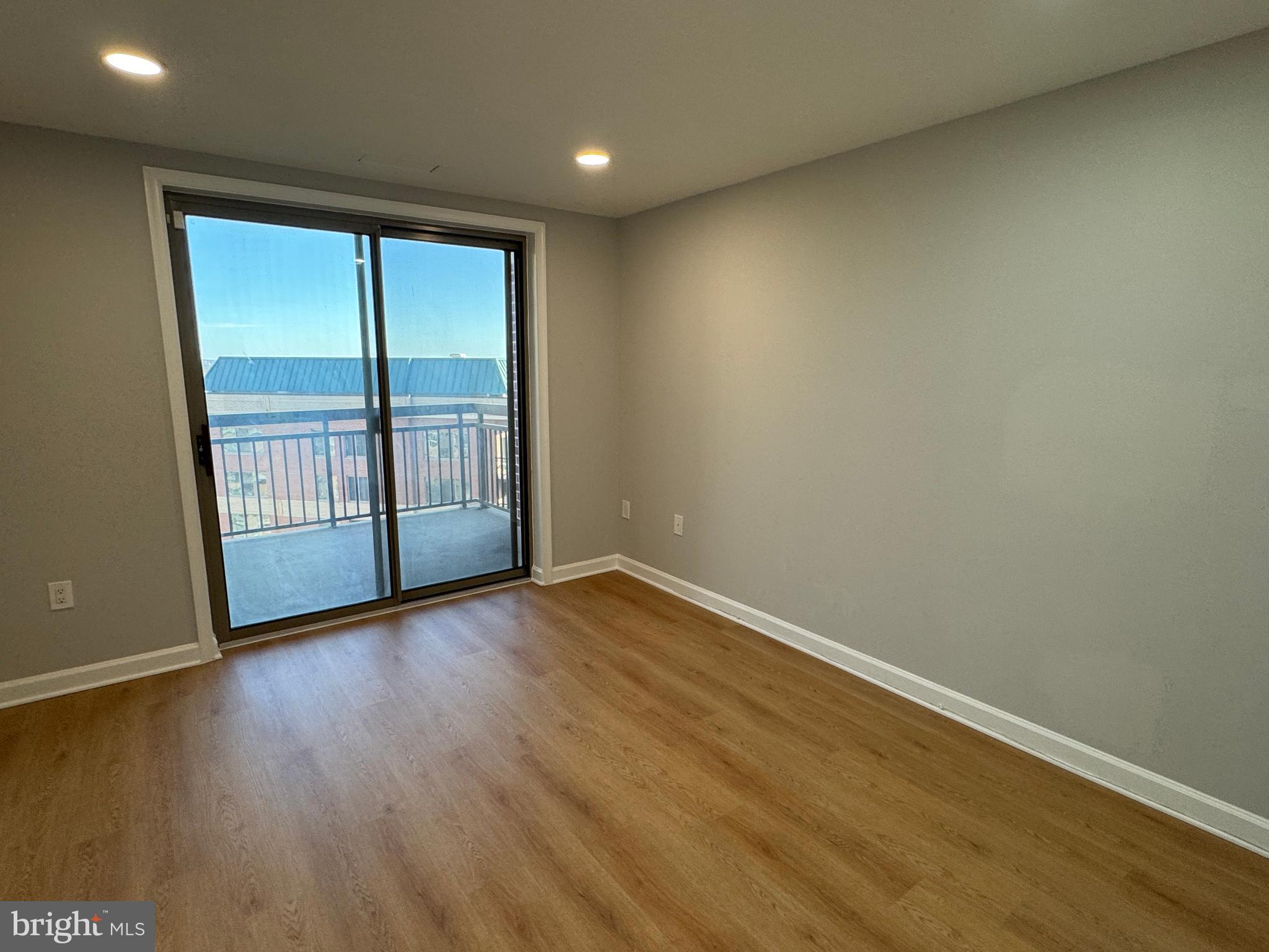 VIRGINIA SQUARE - Residential