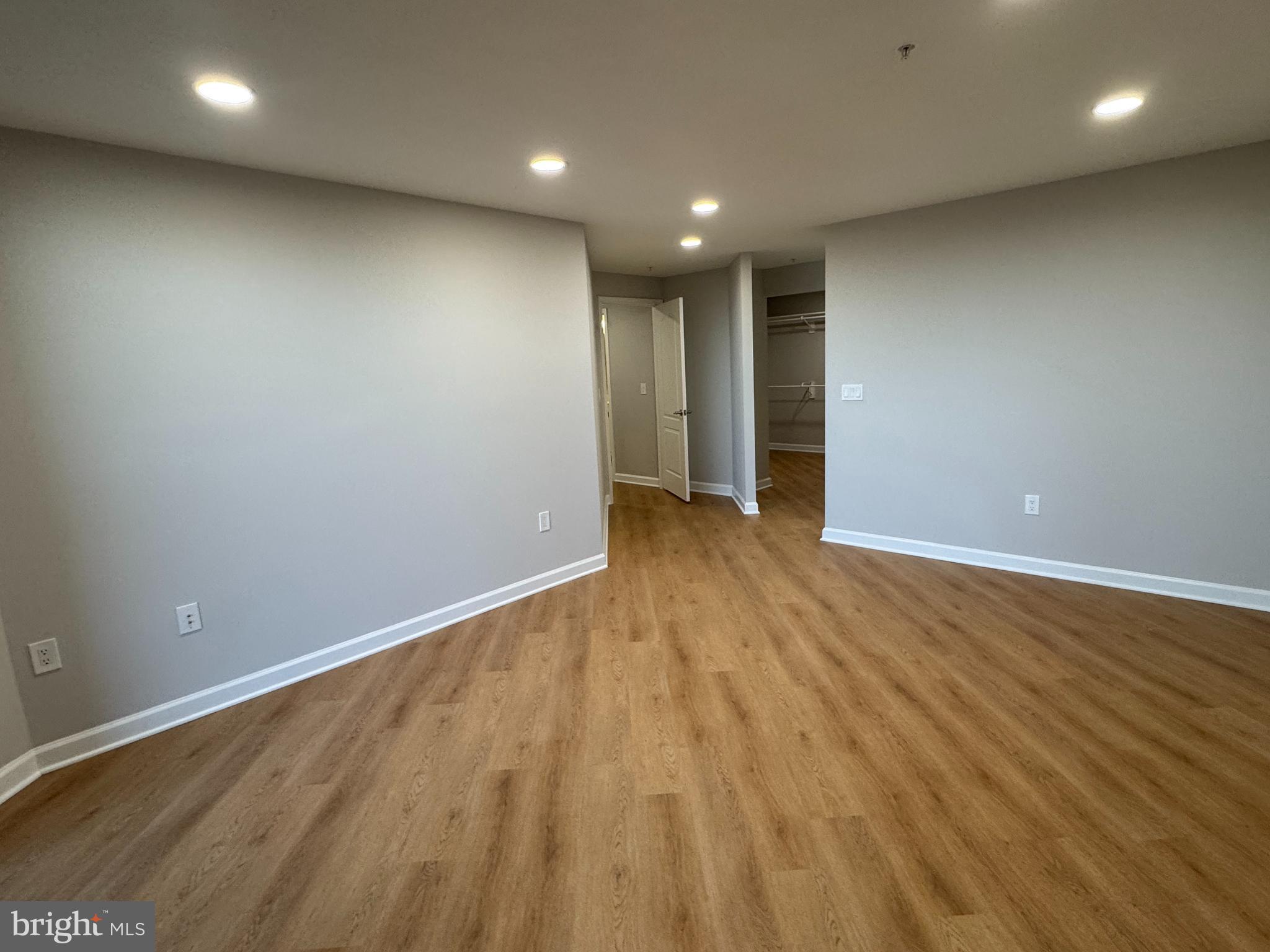 VIRGINIA SQUARE - Residential