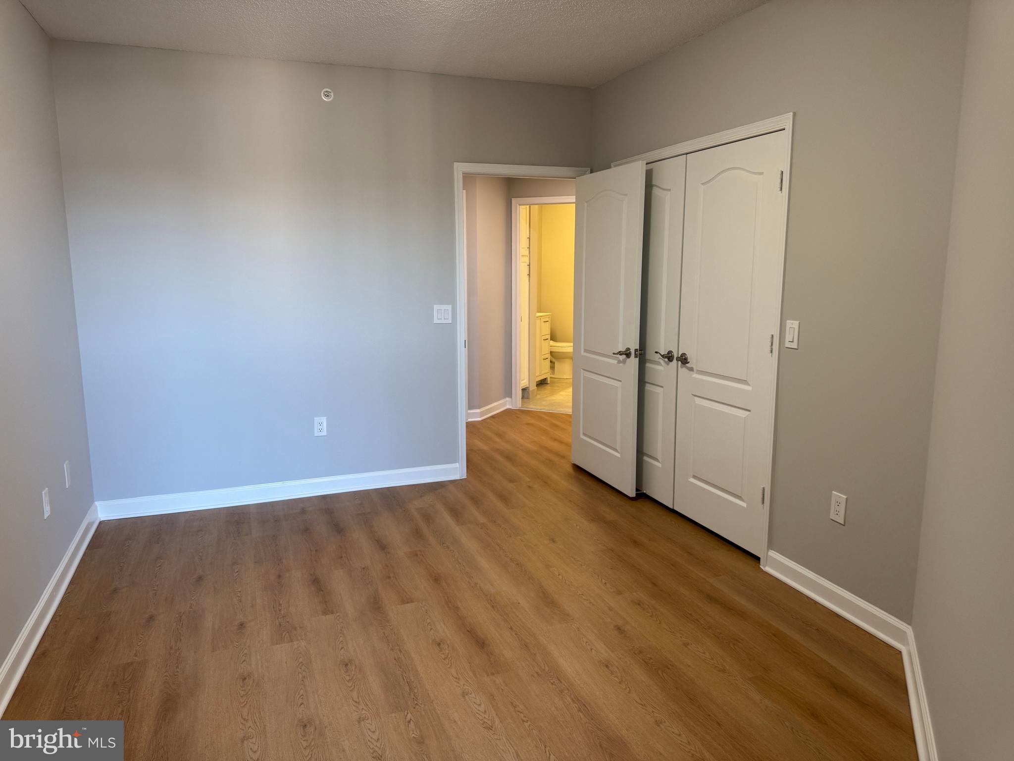 VIRGINIA SQUARE - Residential