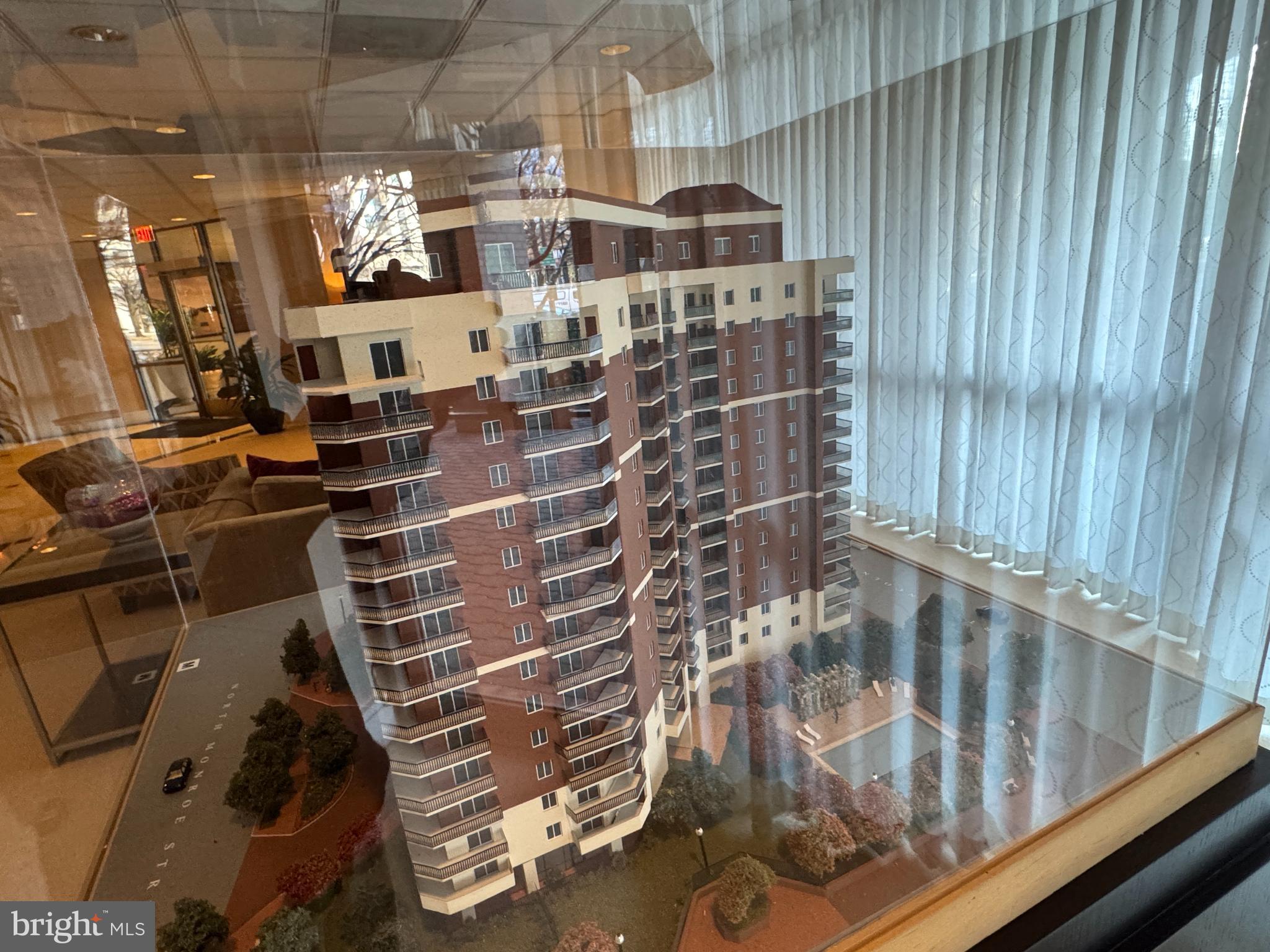 VIRGINIA SQUARE - Residential