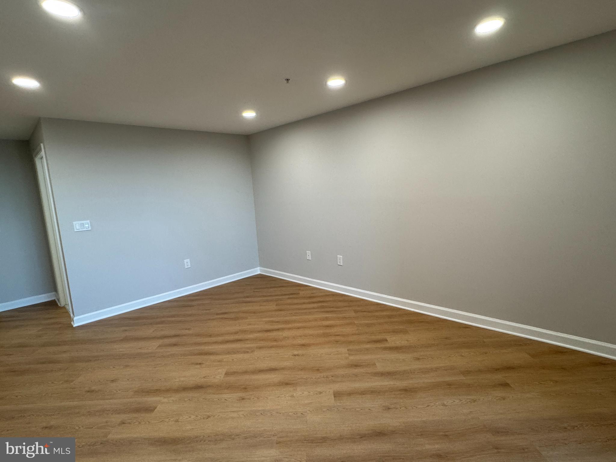 VIRGINIA SQUARE - Residential