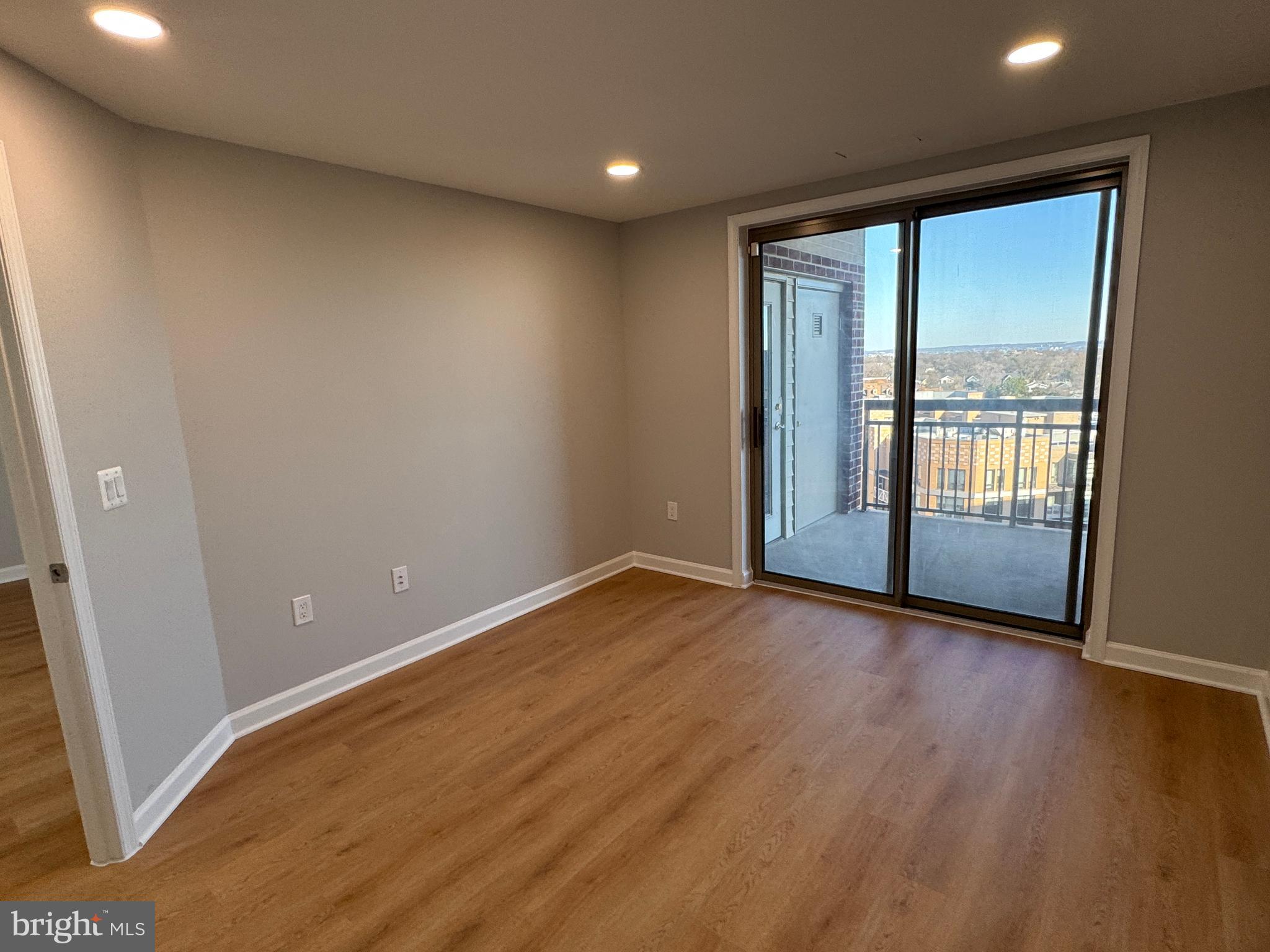 VIRGINIA SQUARE - Residential