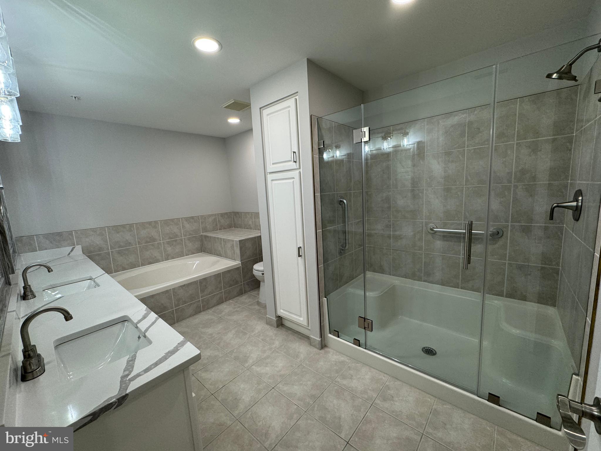 VIRGINIA SQUARE - Residential