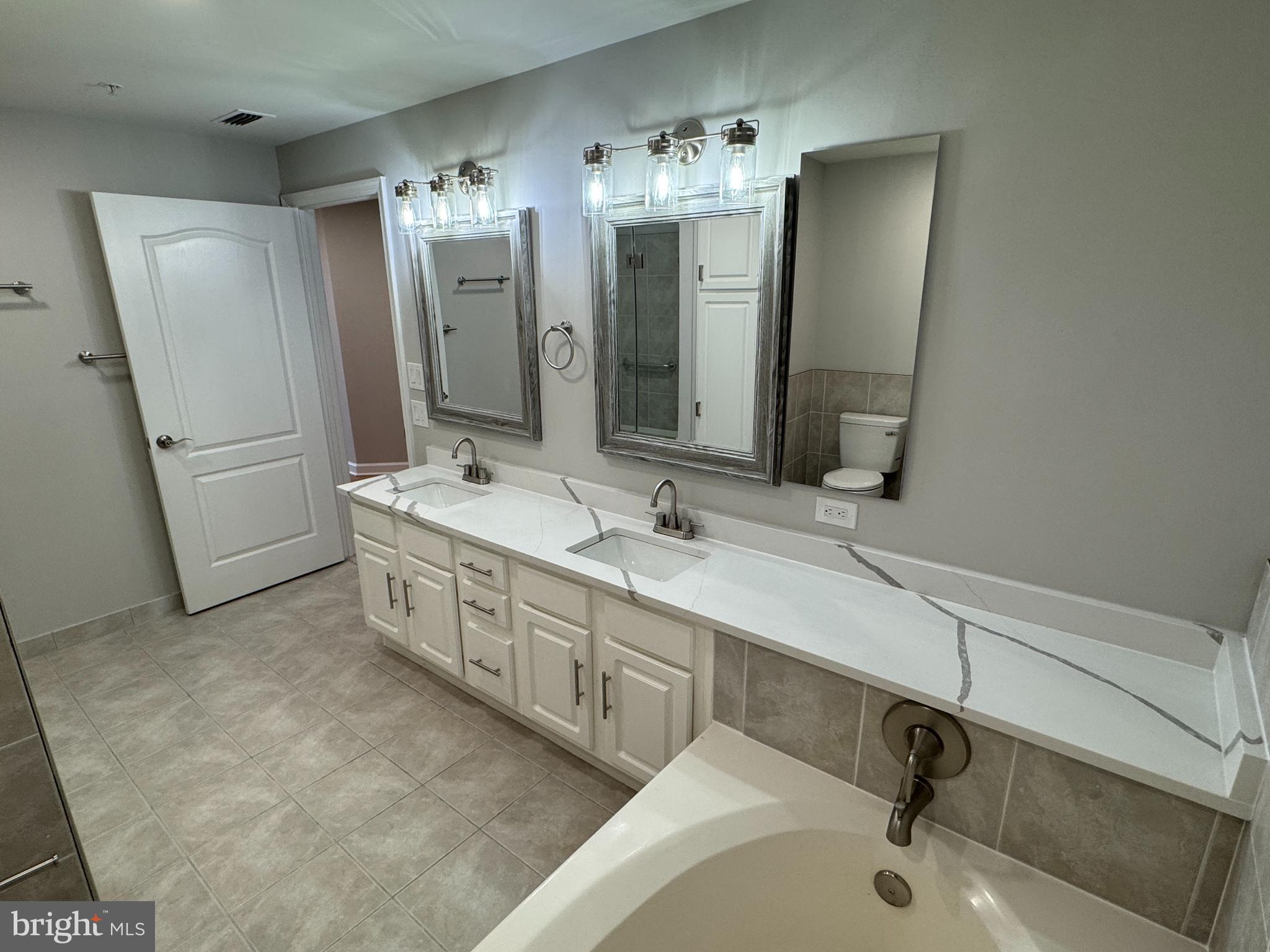 VIRGINIA SQUARE - Residential