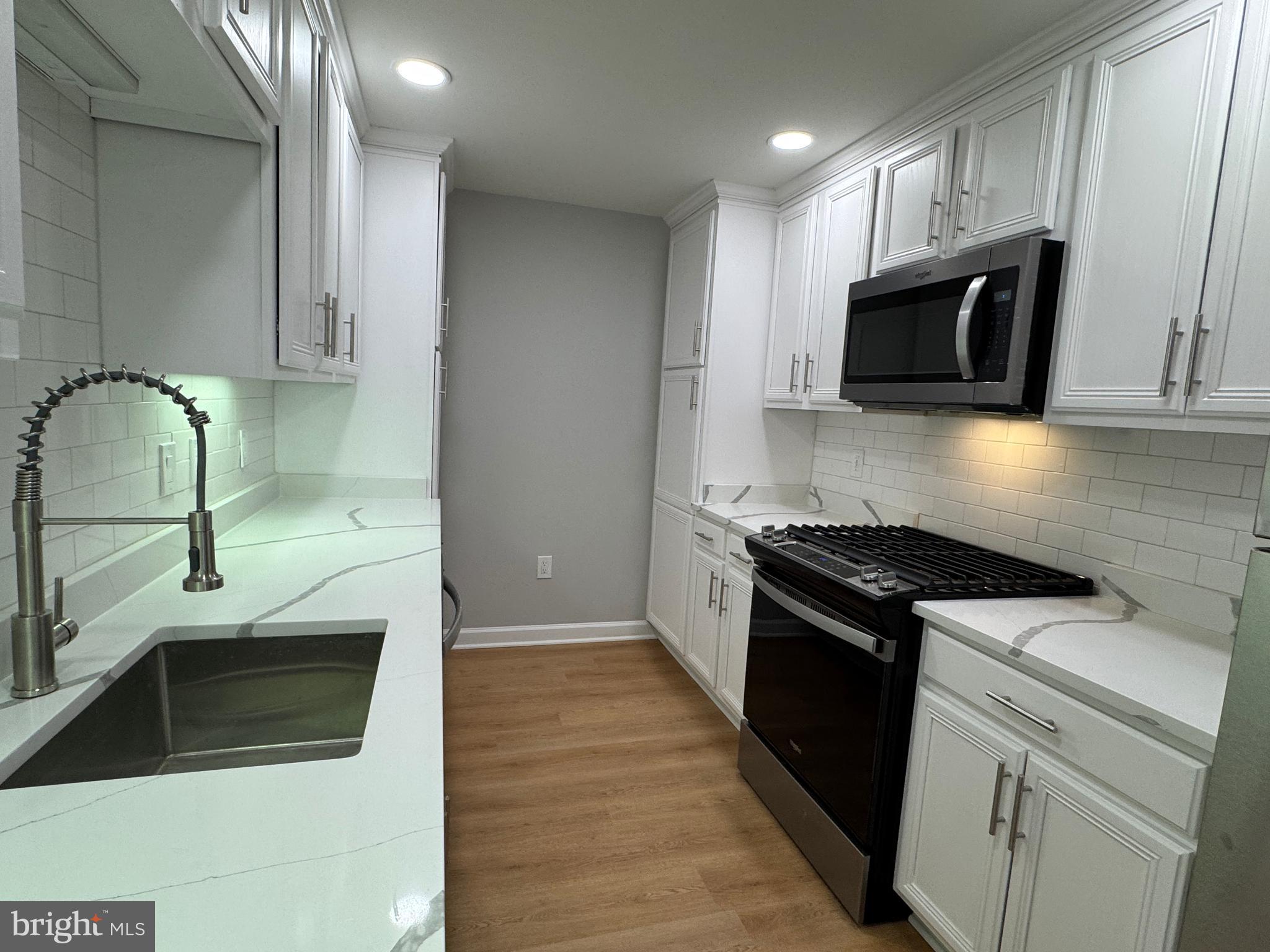 VIRGINIA SQUARE - Residential