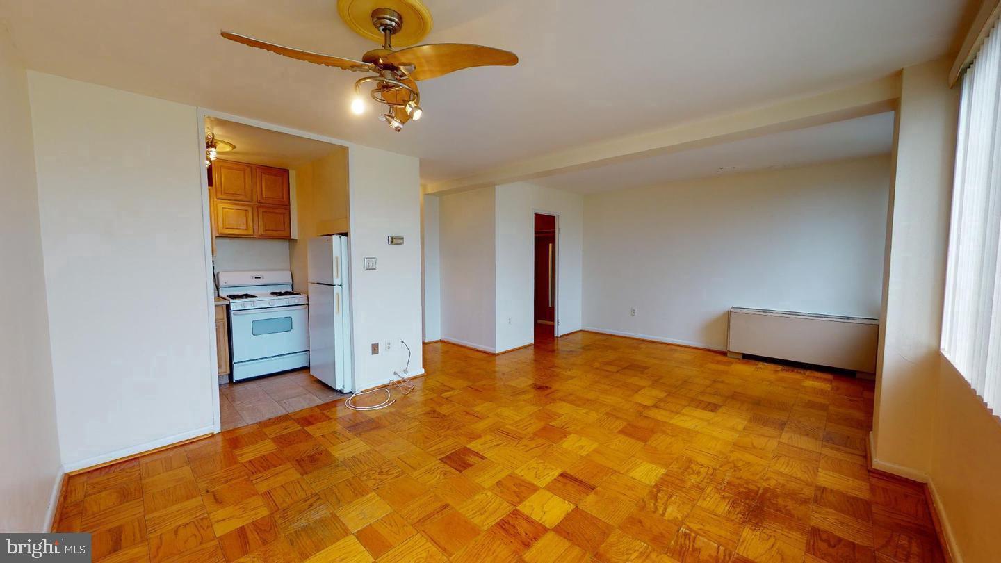 RIVER TOWERS - Residential Lease