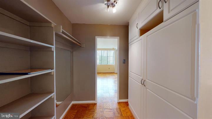 RIVER TOWERS - Residential Lease