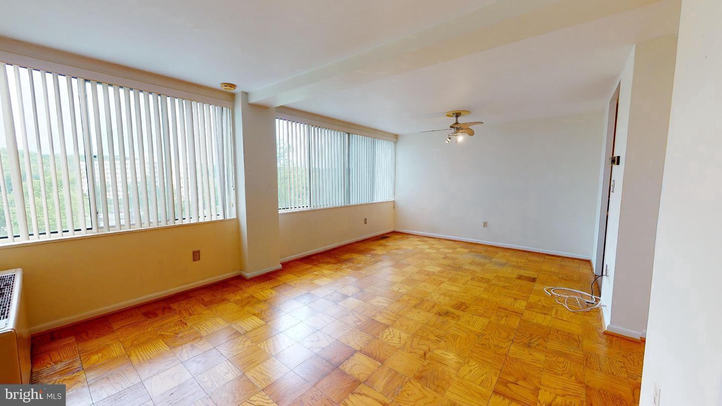 RIVER TOWERS - Residential Lease