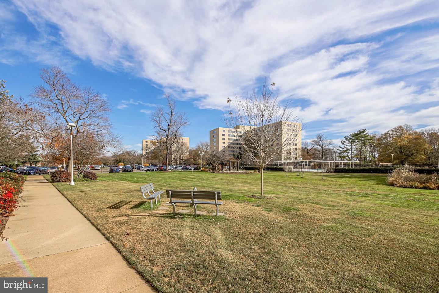 RIVER TOWERS - Residential Lease