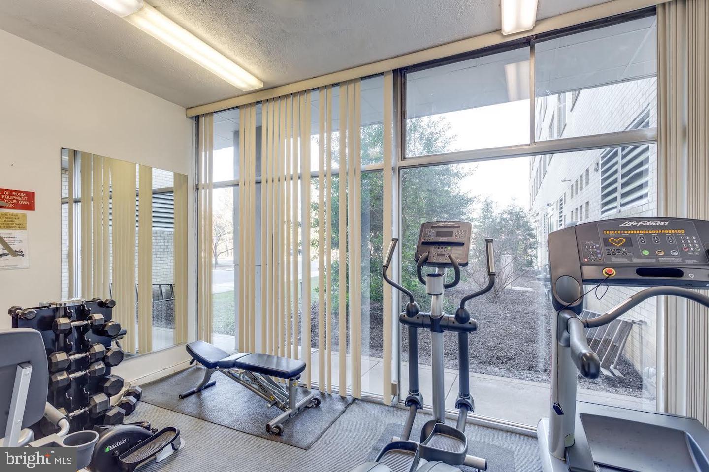 RIVER TOWERS - Residential Lease