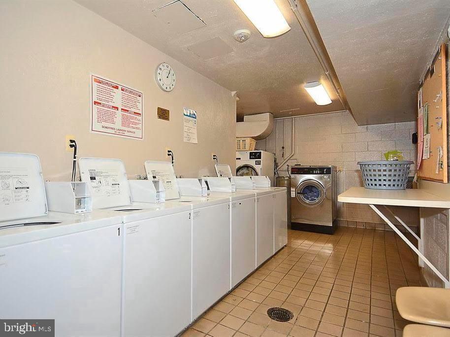 RIVER TOWERS - Residential Lease