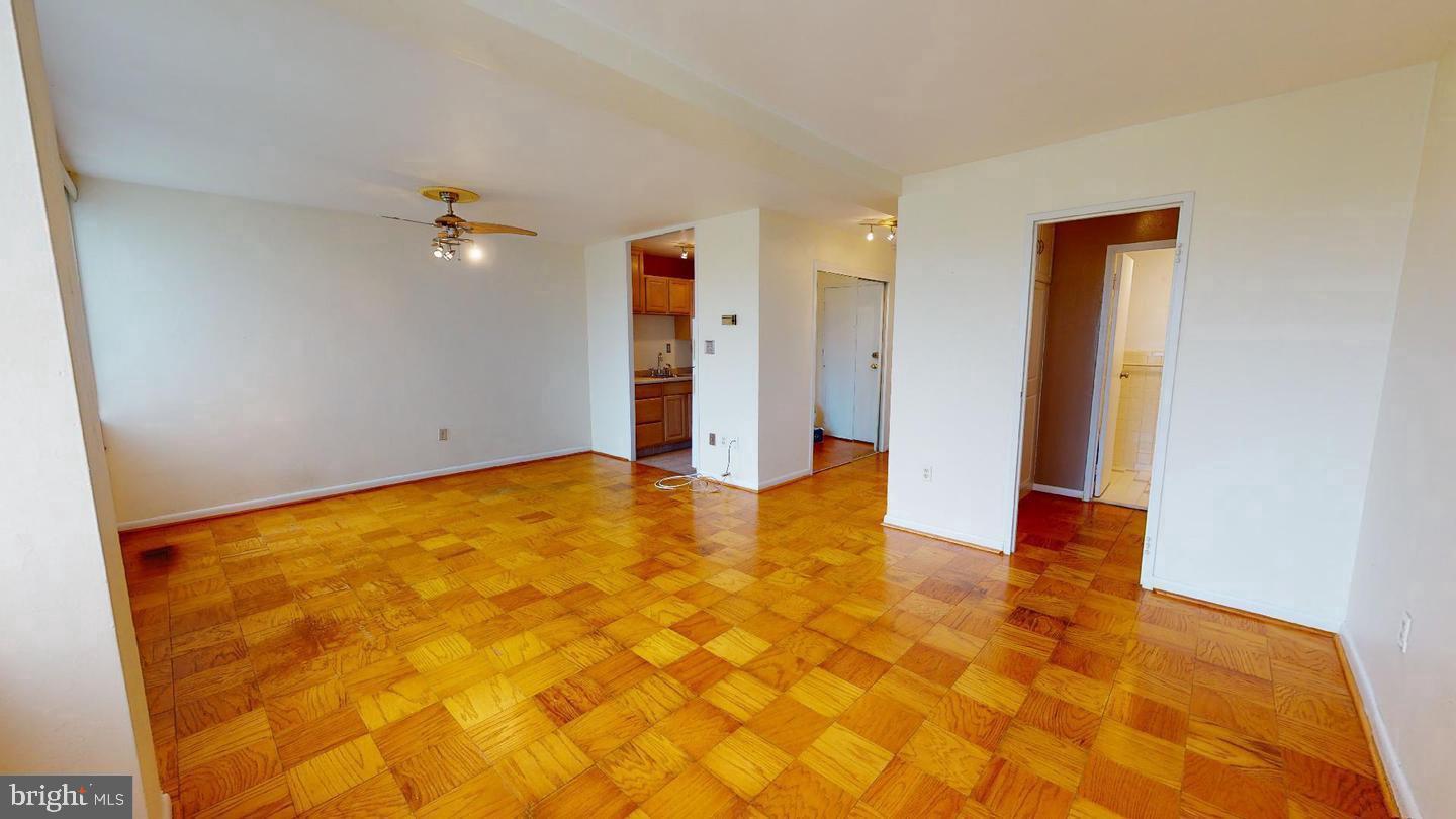 RIVER TOWERS - Residential Lease