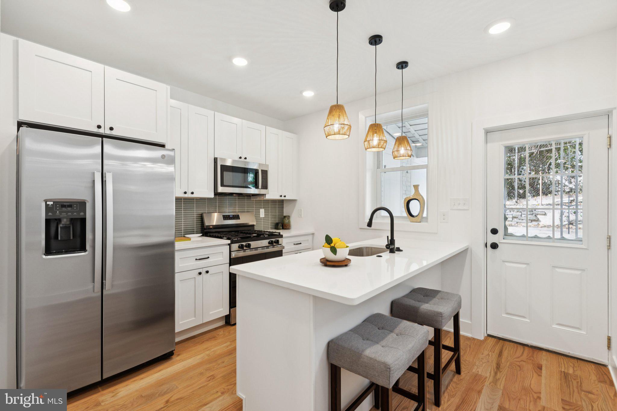 EAST FALLS - Residential