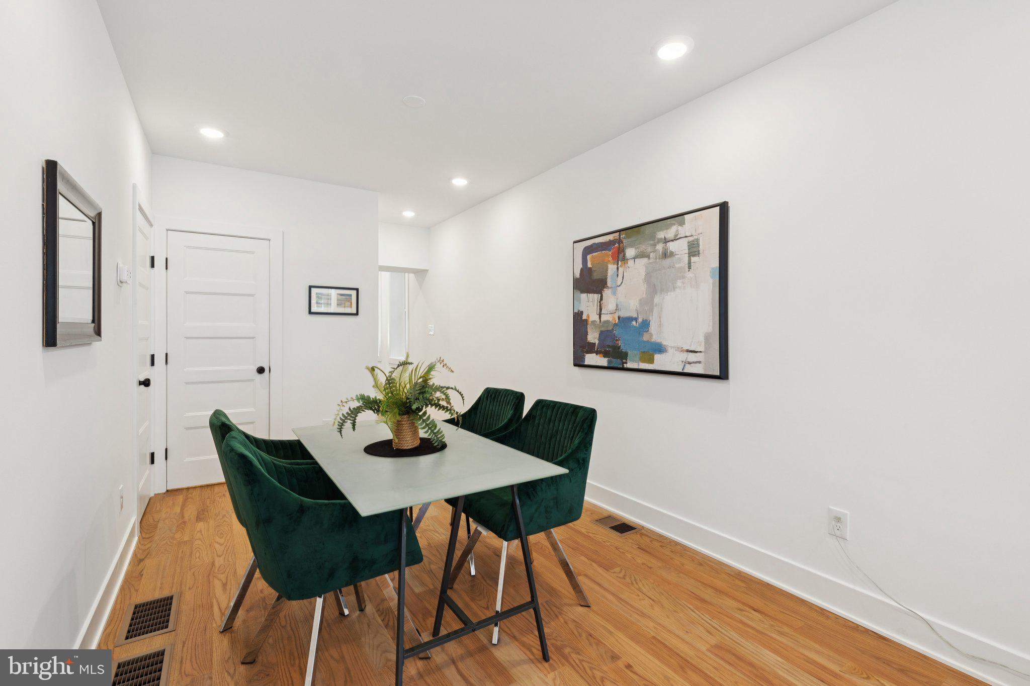 EAST FALLS - Residential