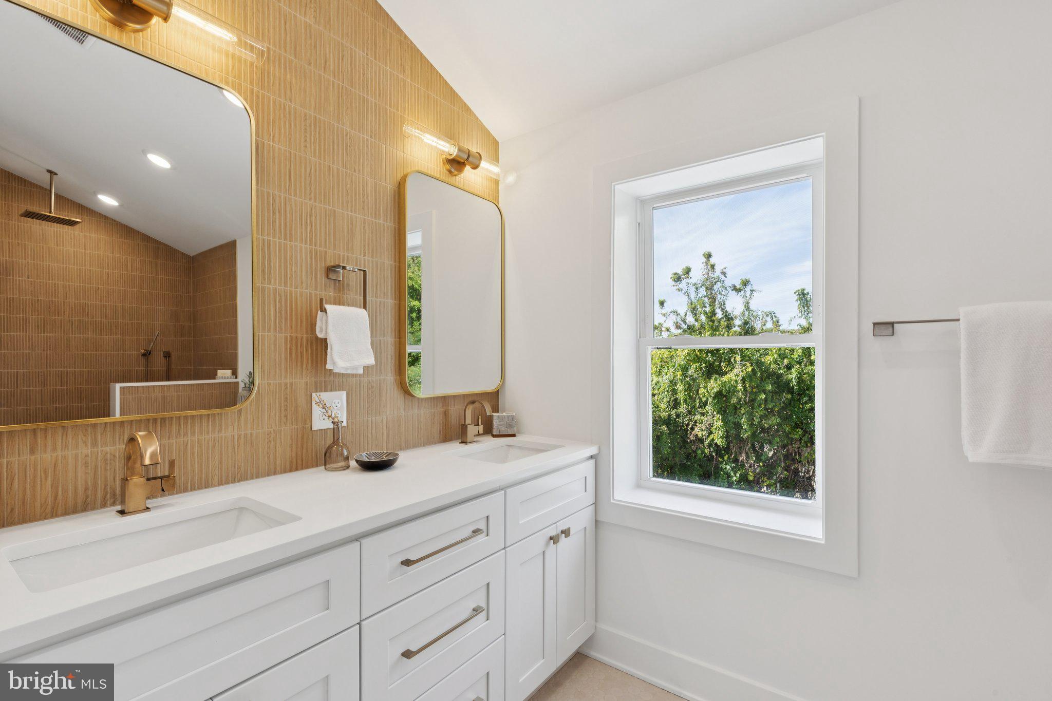 EAST FALLS - Residential