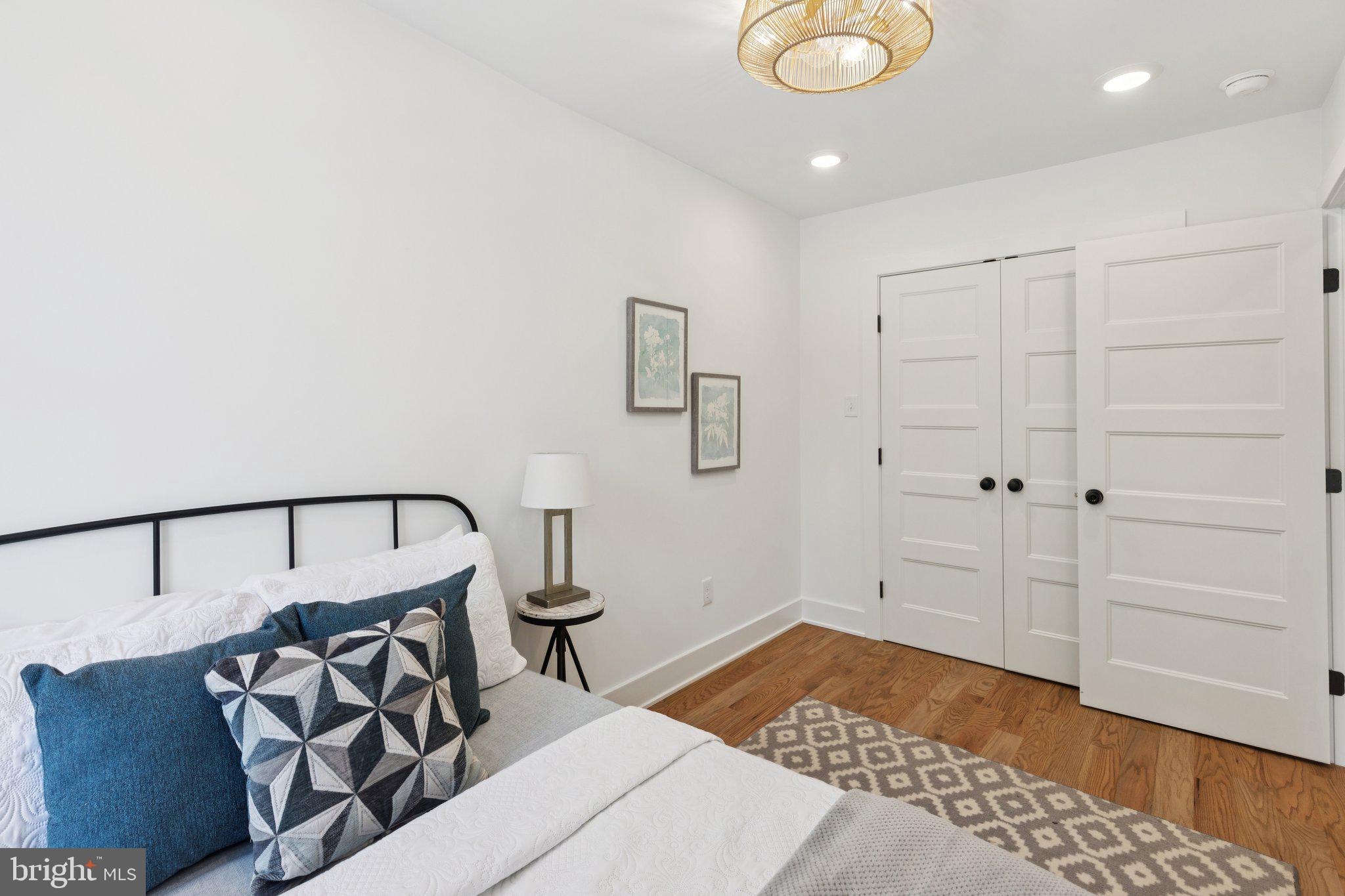 EAST FALLS - Residential