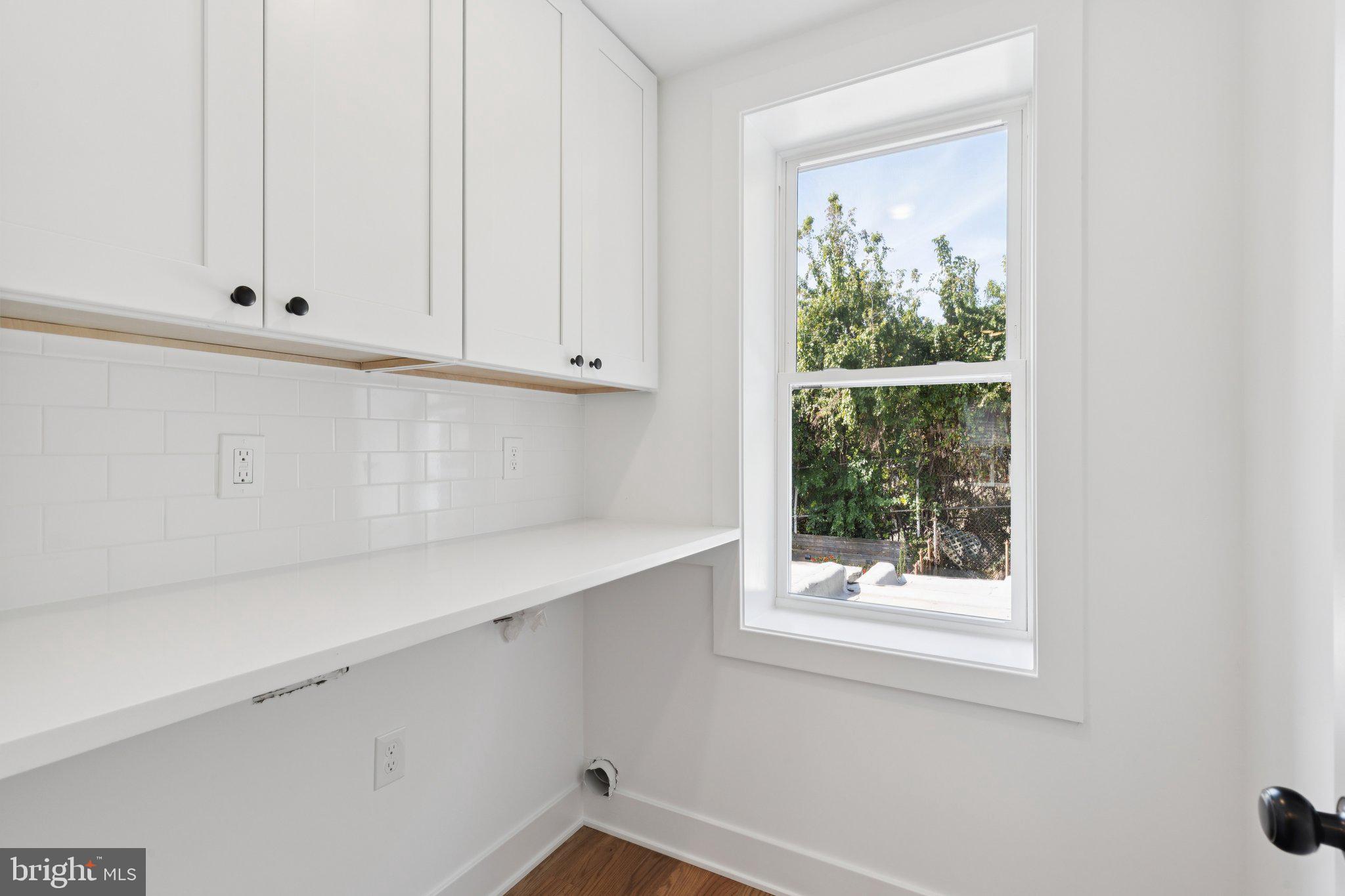 EAST FALLS - Residential