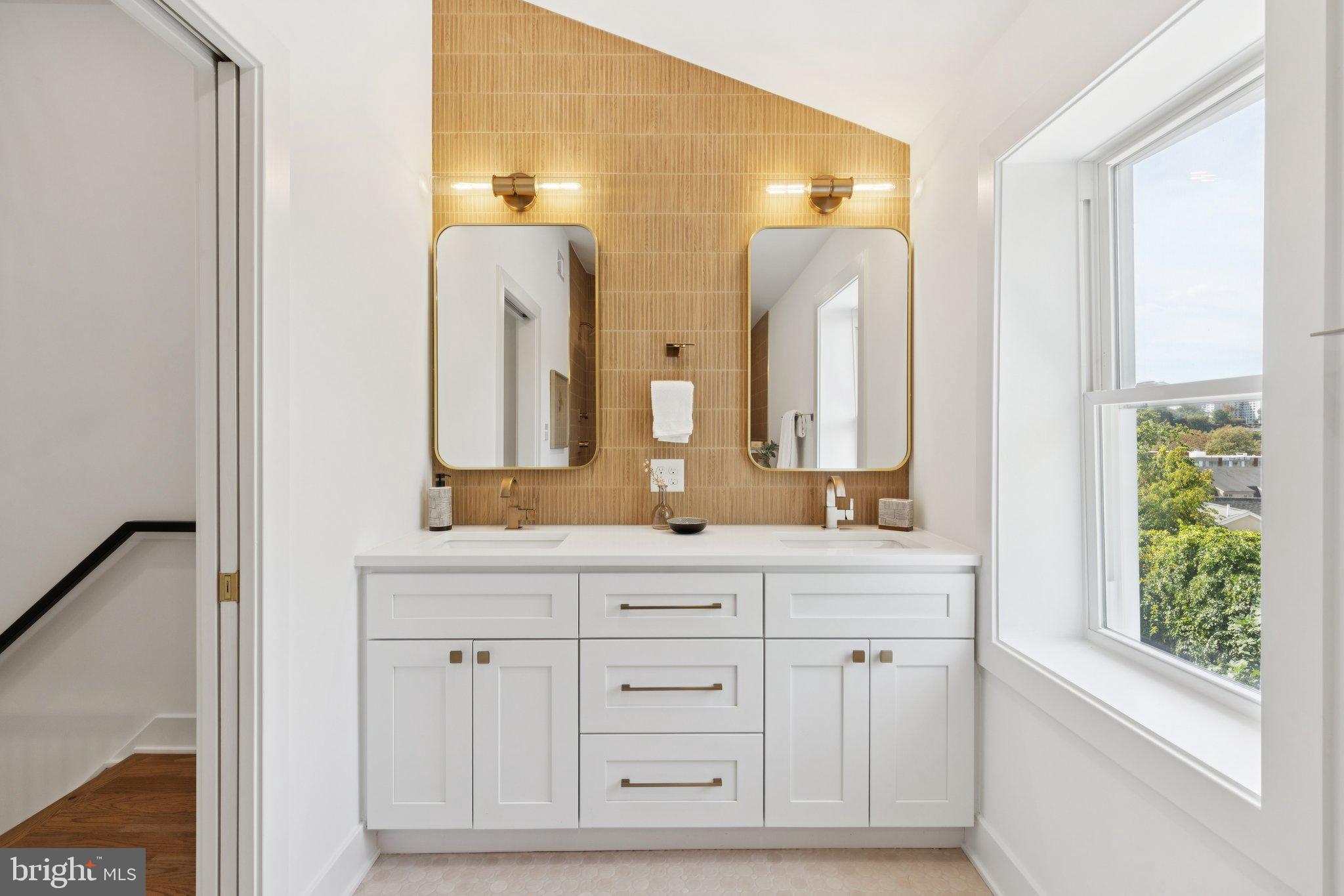 EAST FALLS - Residential