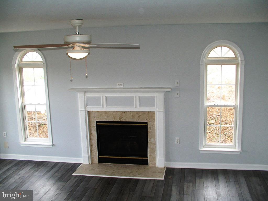 LAUREL RIDGE - Residential