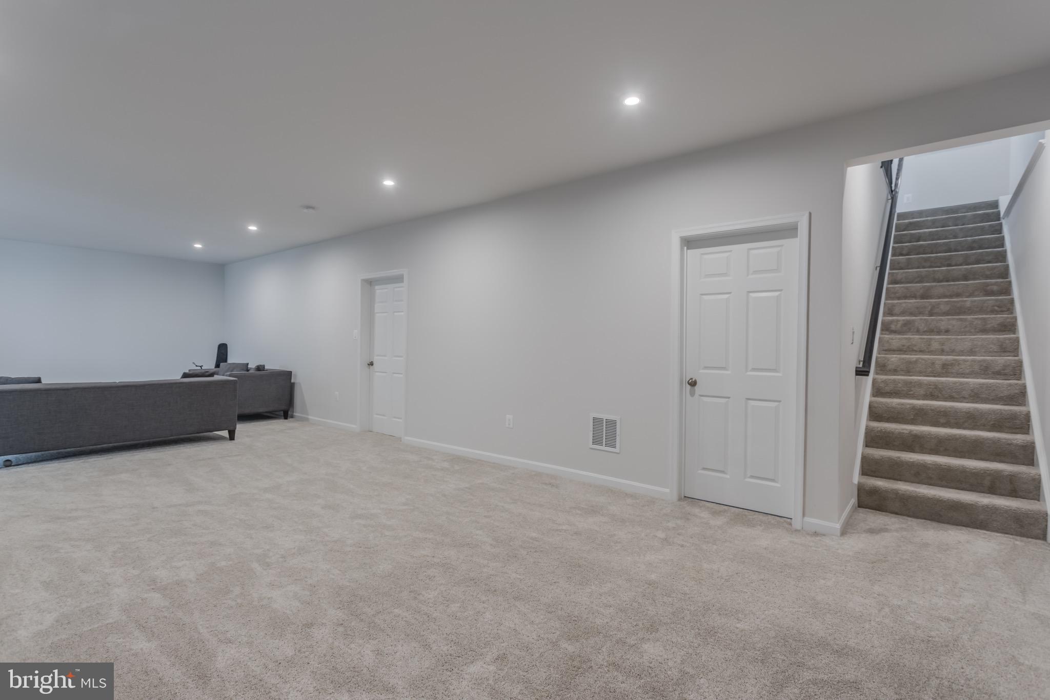 RAVEN OAKS - Residential