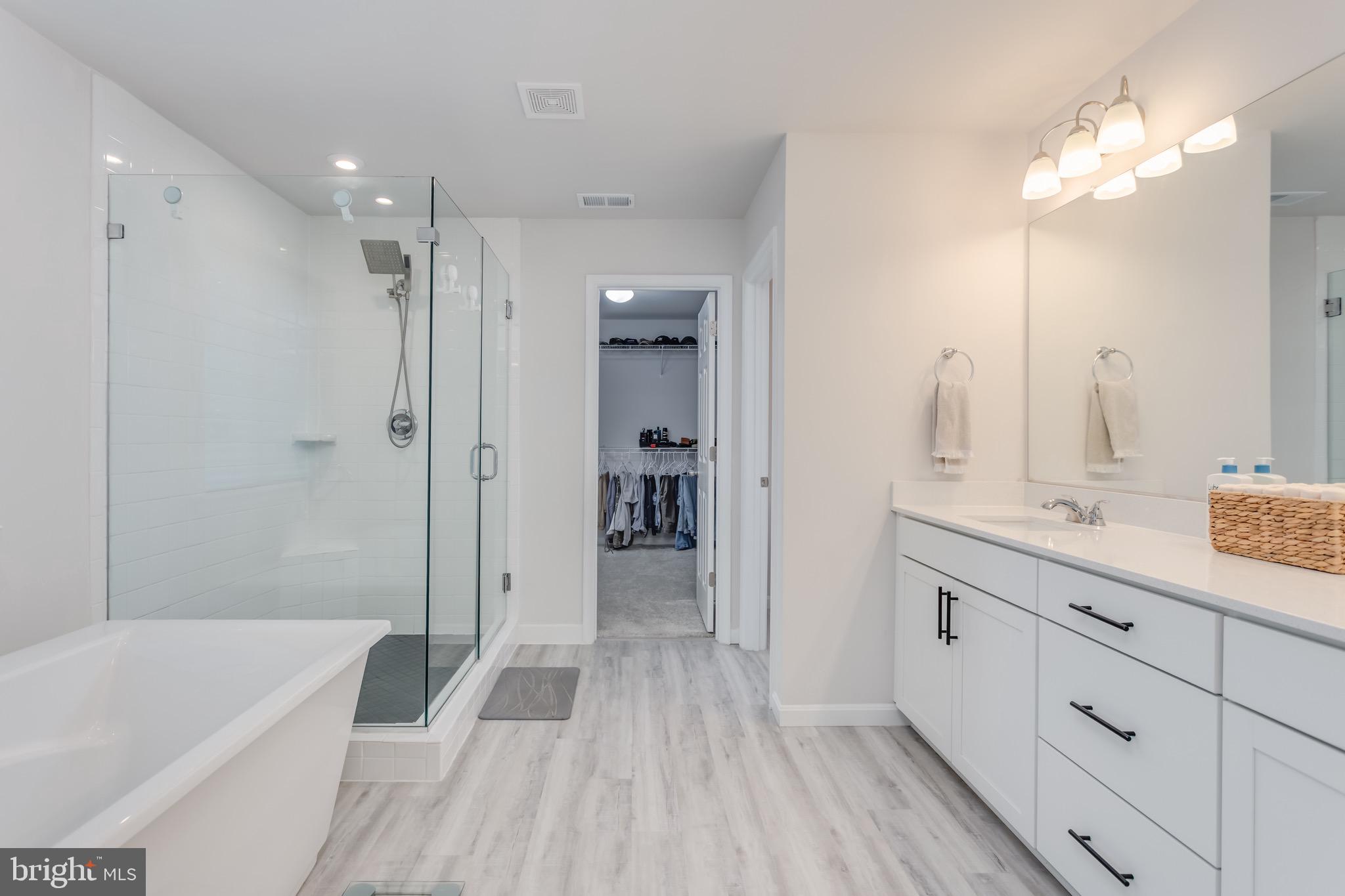 RAVEN OAKS - Residential