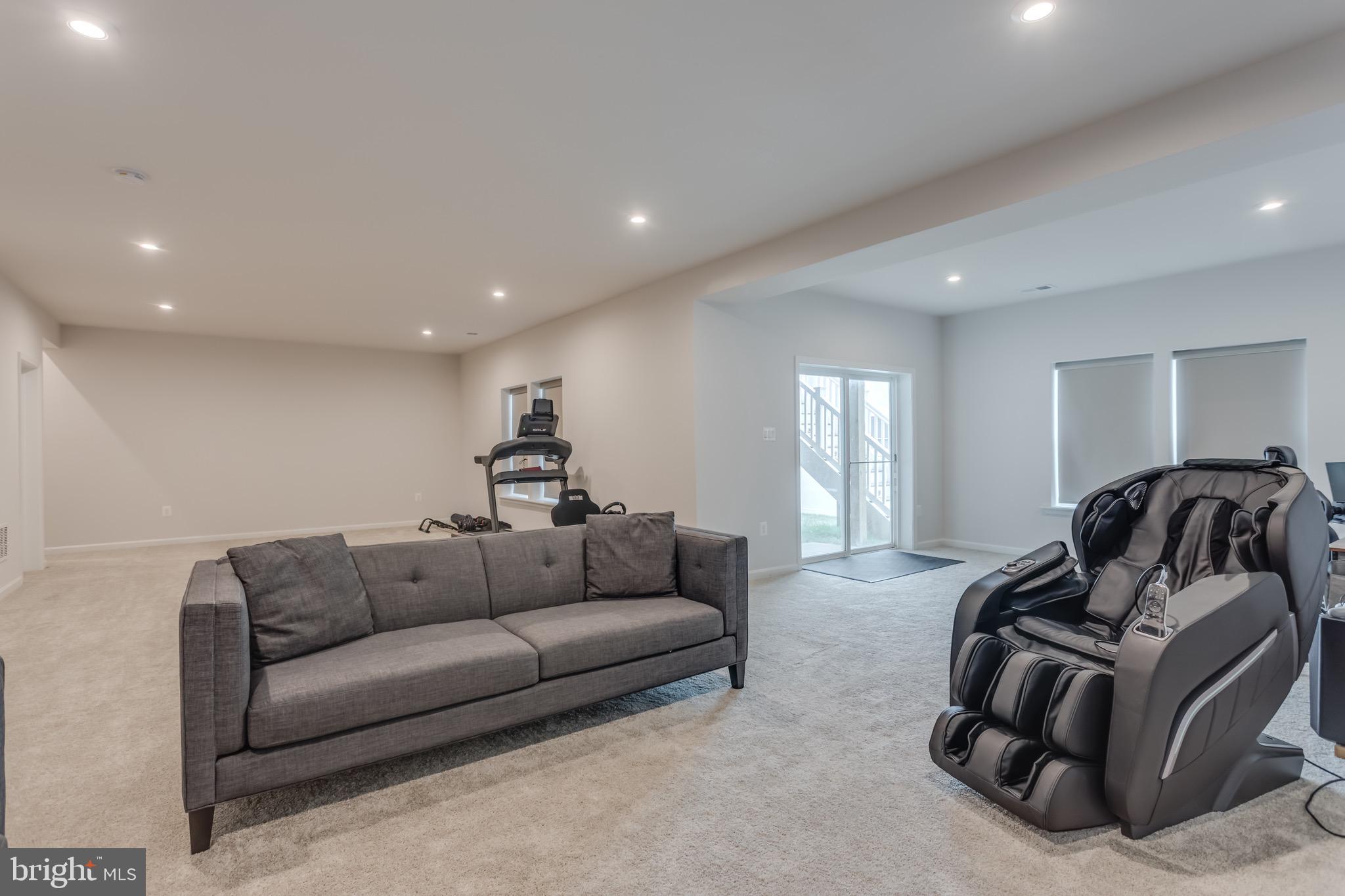 RAVEN OAKS - Residential