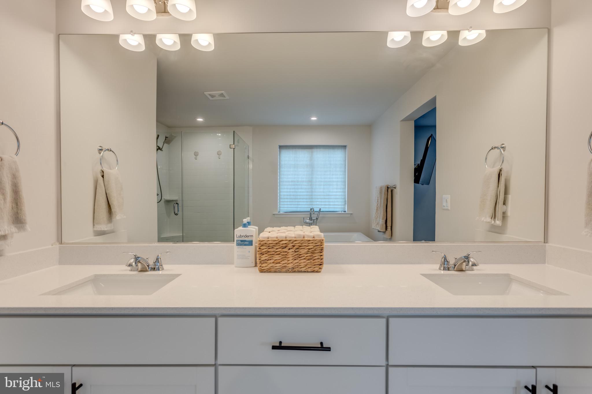 RAVEN OAKS - Residential