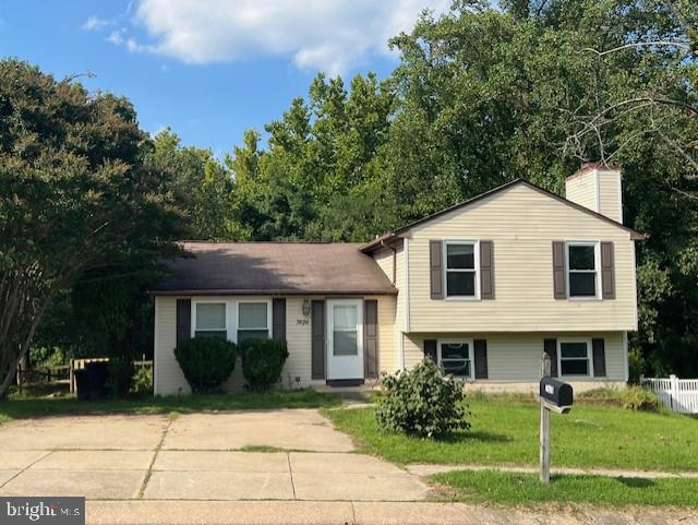Gorgeous split level home with textured vinyl flooring (2024), new carpeting (2024) and freshly painted throughout in Elkridge/Columbia area. Newly renovated kitchen with gleeming cabinets and all new granite counter tops. The kitchen has a new built-in microwave, dish washer and fridge. There is table space and a pass through to the the dining room also with granite. The living room opens up to dining area. There is a double slider that leads out to the newly painted deck. Great for entertaining and for outdoor cooking. The lower level has a sizable family room with a working fireplace. There is a laundry room with a half-bath and a storage area with a outside door walkout. The upstairs has 3 bedrooms with a hallway bath and the primary bedroom has its own bathroom. All in great condition. The front of the home has a 2-car concrete pad. The rear of the home has an enclosed fence backing to woods and a private area. The home is located on quiet street with a double cul-de-sac so there is no drive thru traffic. Minutes from Costo, Aldi's, Lowes and wonderful restaurants and I95. You may be able to receive a rental discount for a multi-year commitment!
If your looking for an excellent home to rent, reasonably priced, that backs to trees which offer privacy, this lovely home is it!
