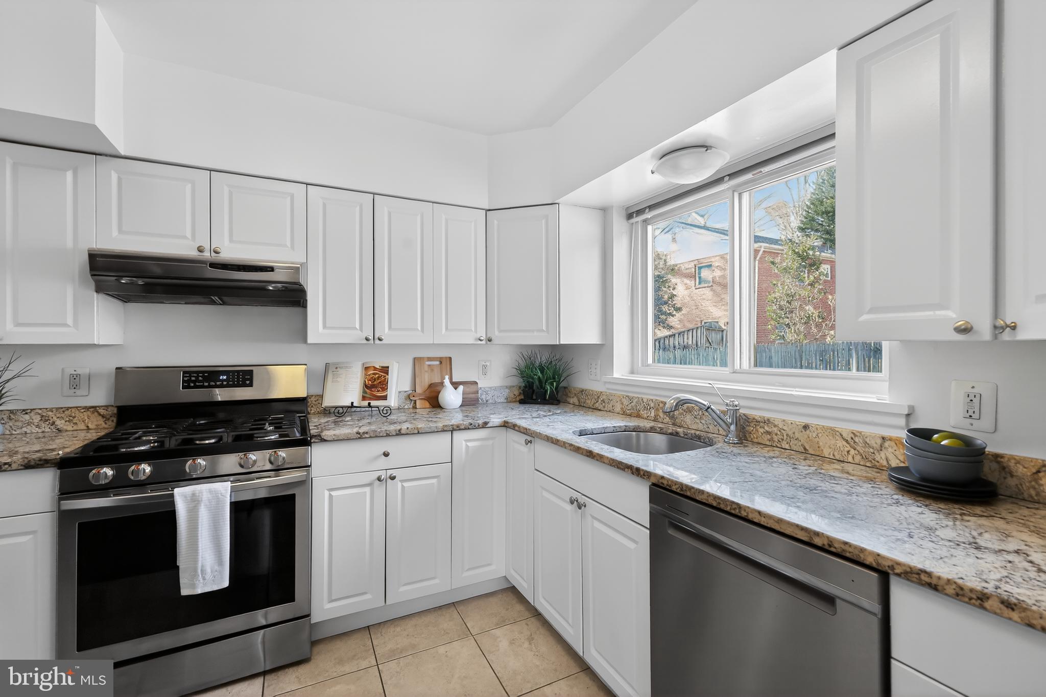 RAVENWOOD PARK - Residential