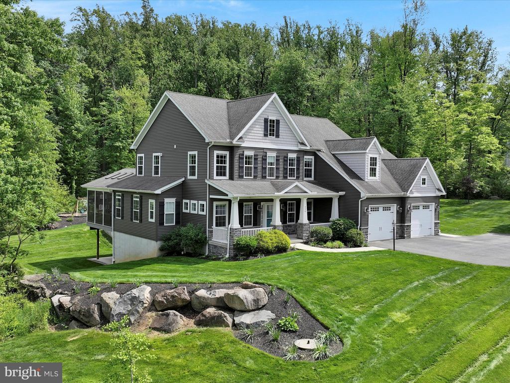 Photo of 226 Crimson Lane, ELIZABETHTOWN, PA 17022 (MLS # PALA2069774)