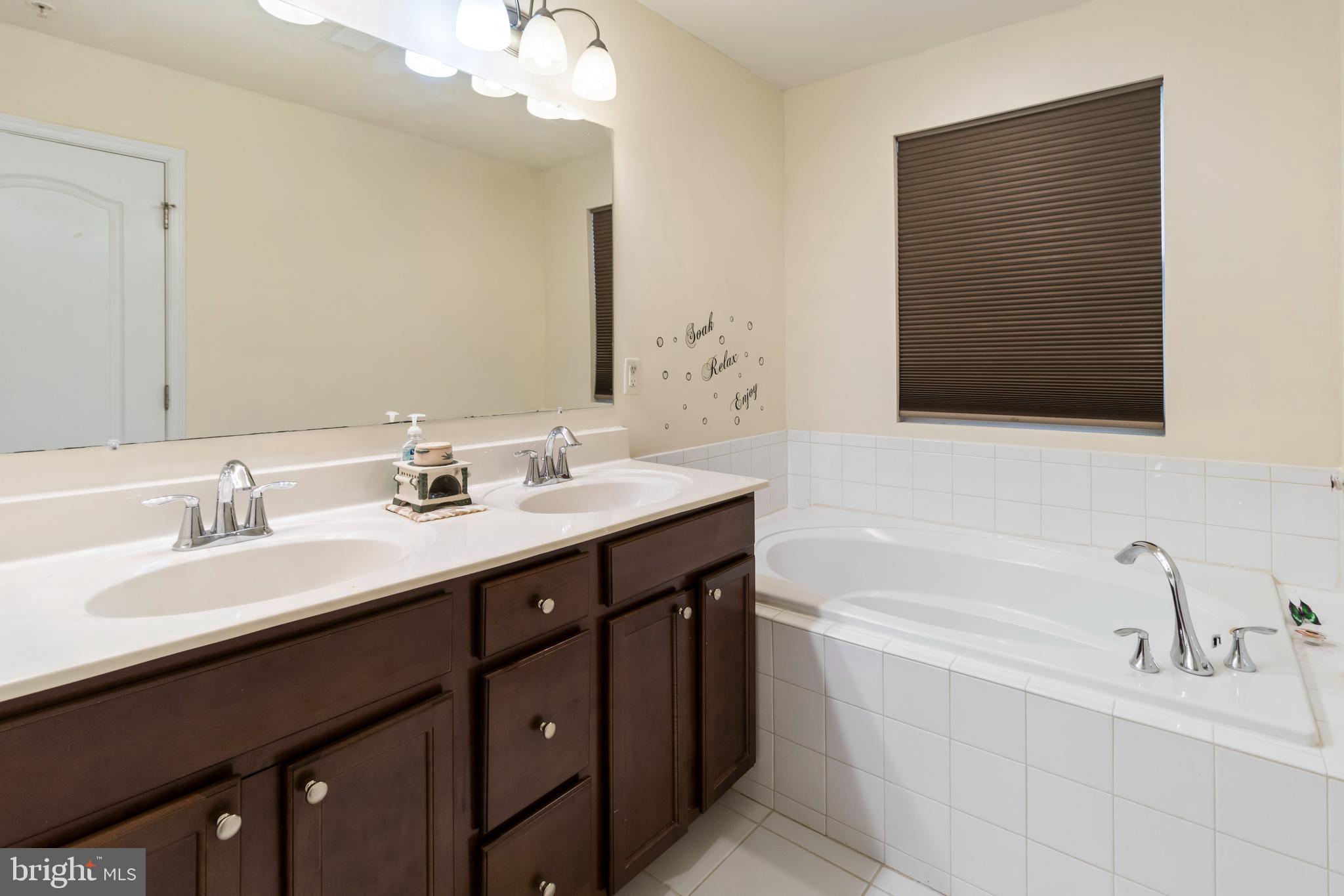 CHELSEA MANOR - Residential