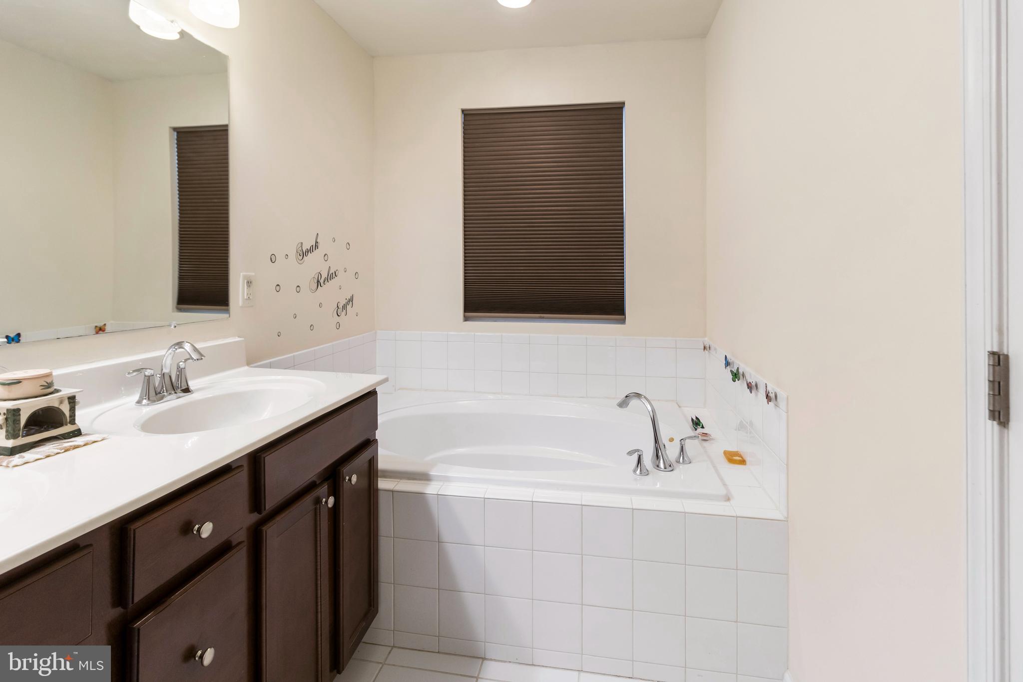 CHELSEA MANOR - Residential