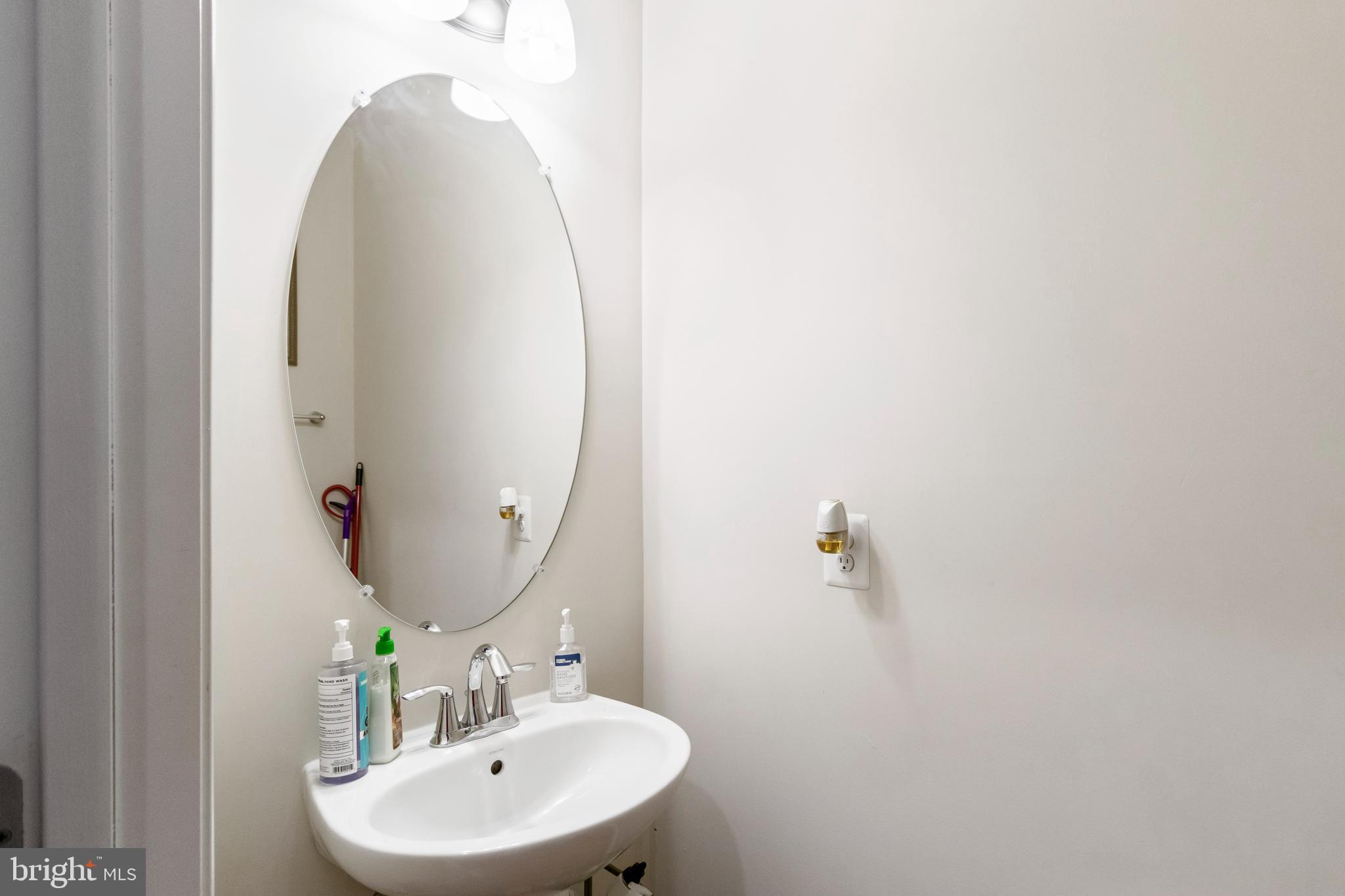 CHELSEA MANOR - Residential