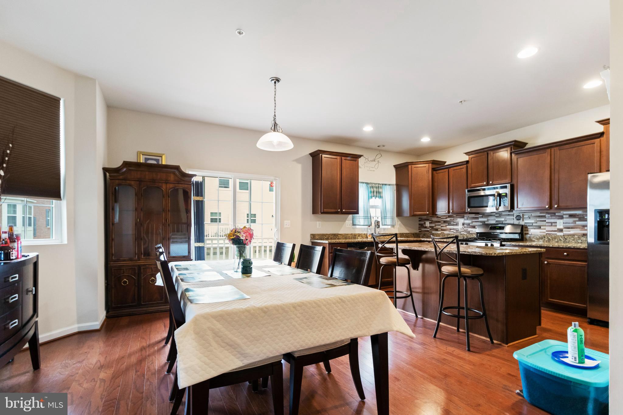 CHELSEA MANOR - Residential