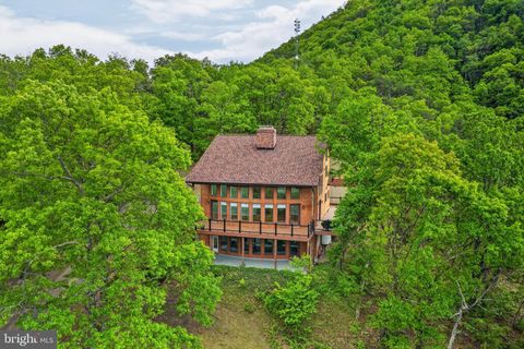 334 TOMAHAWK LANE EDINBURG VA 22824
