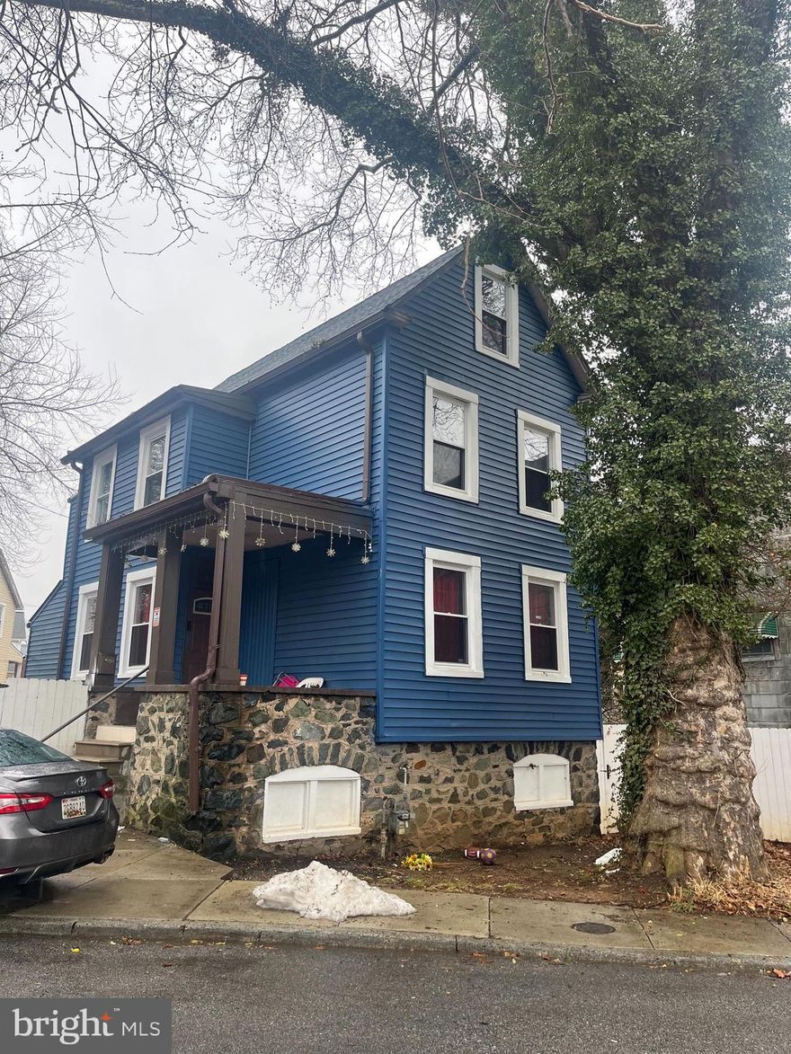 COME SEE YOUR NEW HOME.  THE HOME WAS FULLY REMODELED IN 2022.  IT NEEDS A LITTLE TLC.  BASEMENT HAS NO WATER ISSUES.  A RECENT FIRE NEXT DOOR CAUSED THE BASEMENT TO FLOOD  BY THE FIRE DEPARTMENT.  WATER WAS WAS REMOVED QUICKLY.