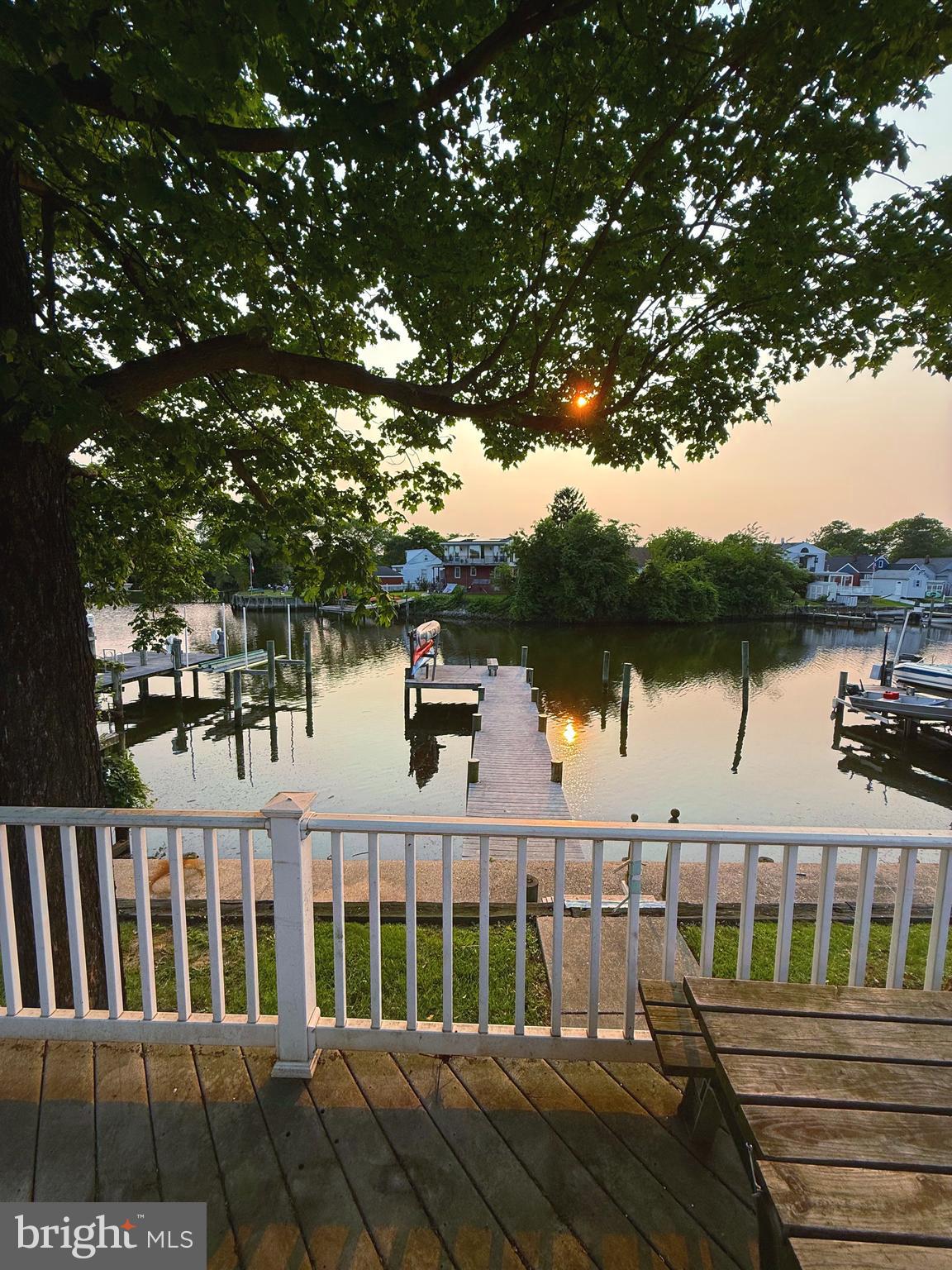 533 BAYSIDE DRIVE