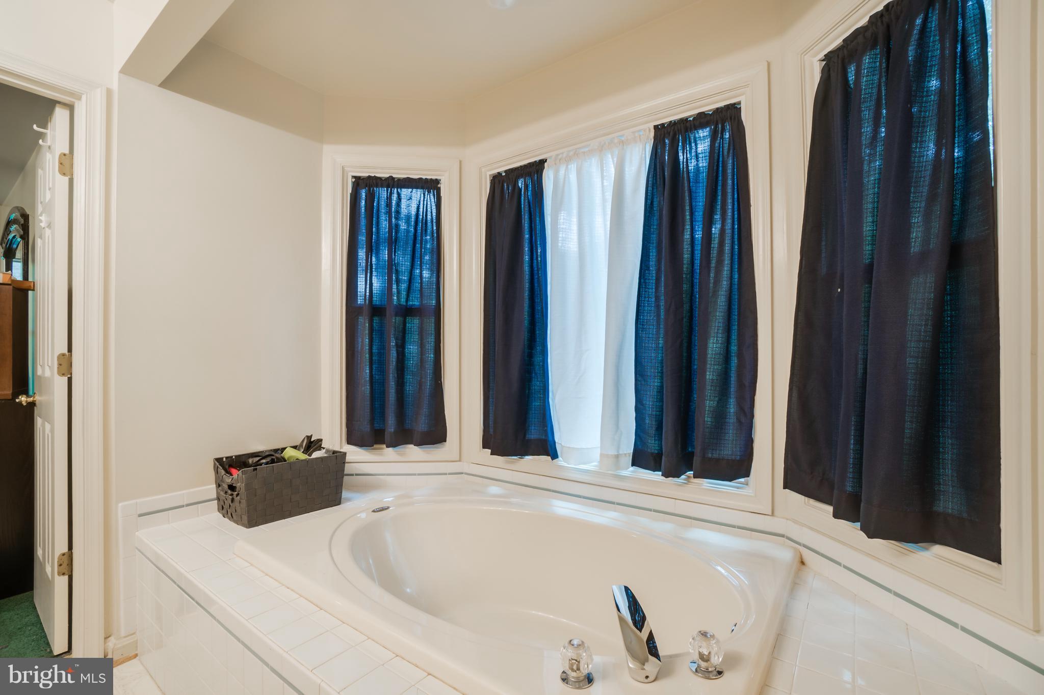 LAKE WILDERNESS - Residential