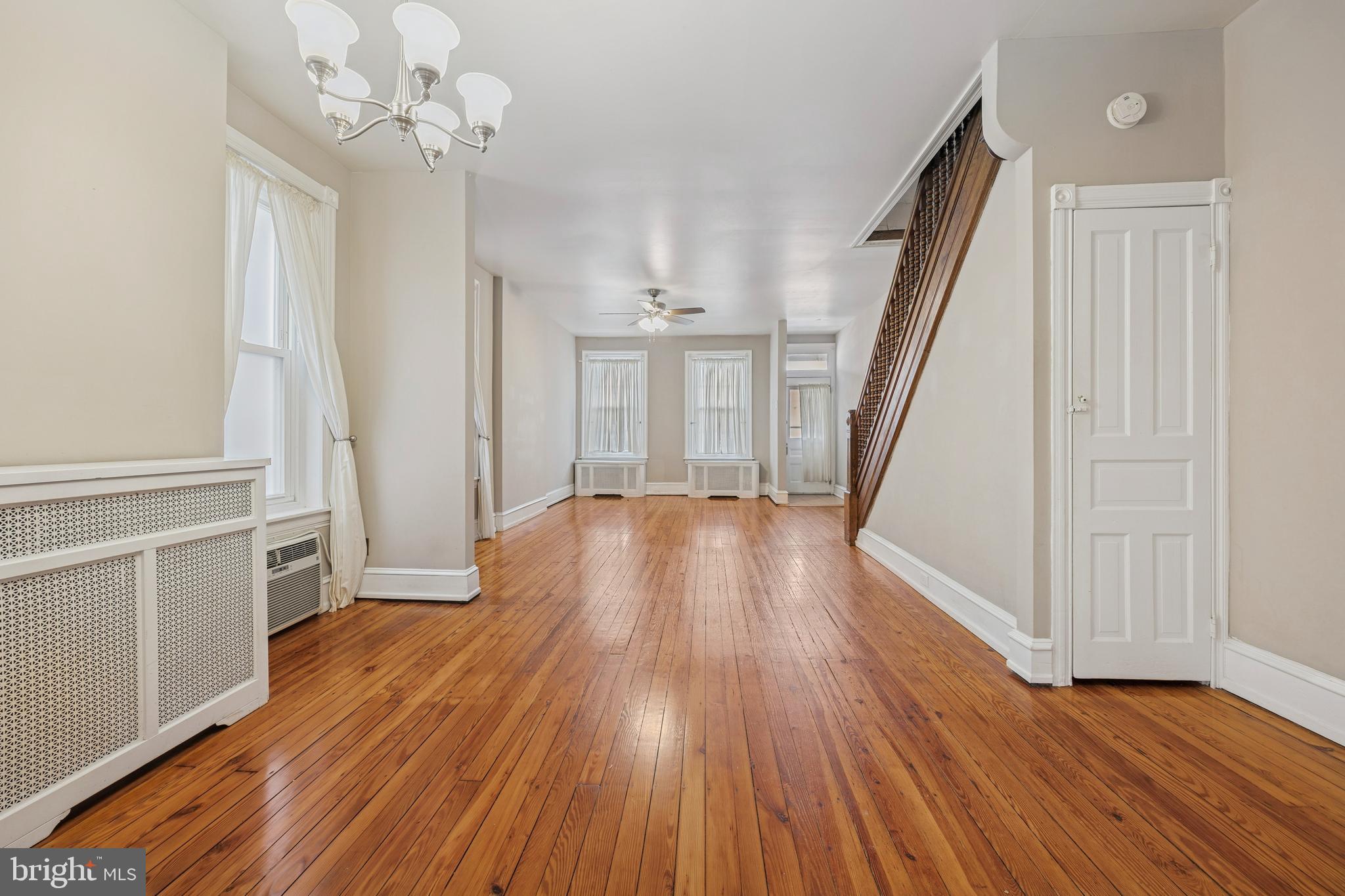 437 ROXBOROUGH AVENUE