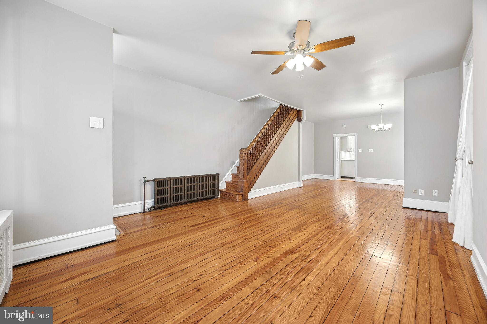 437 ROXBOROUGH AVENUE