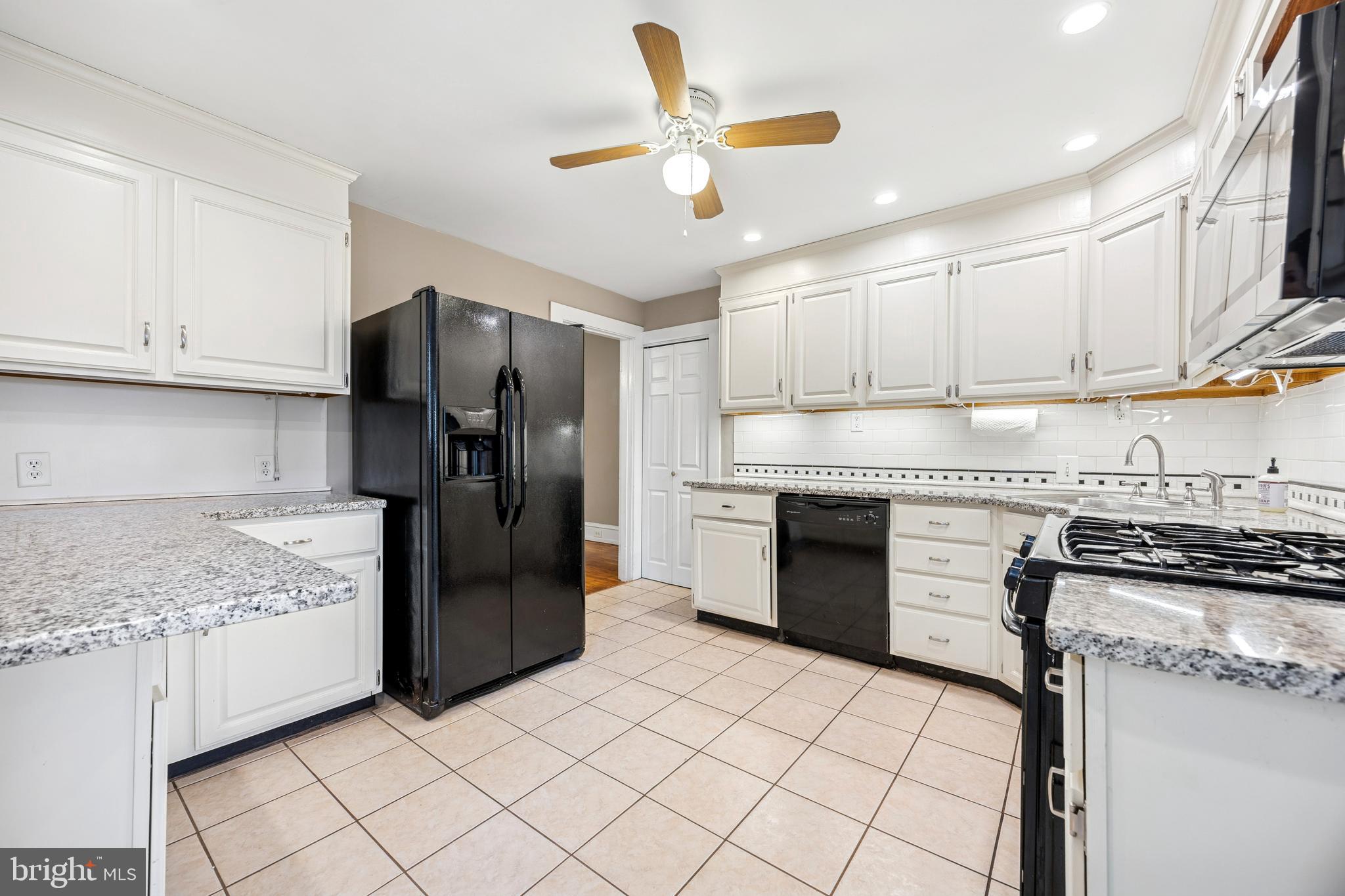 437 ROXBOROUGH AVENUE