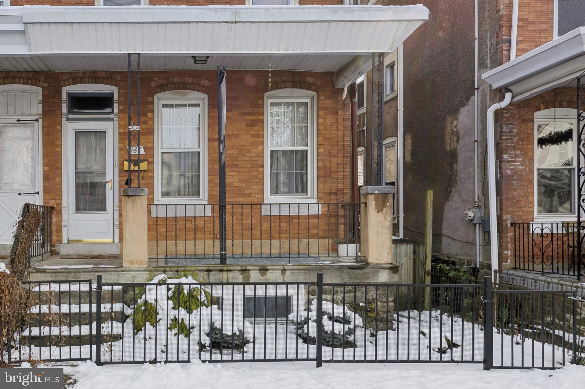 437 ROXBOROUGH AVENUE