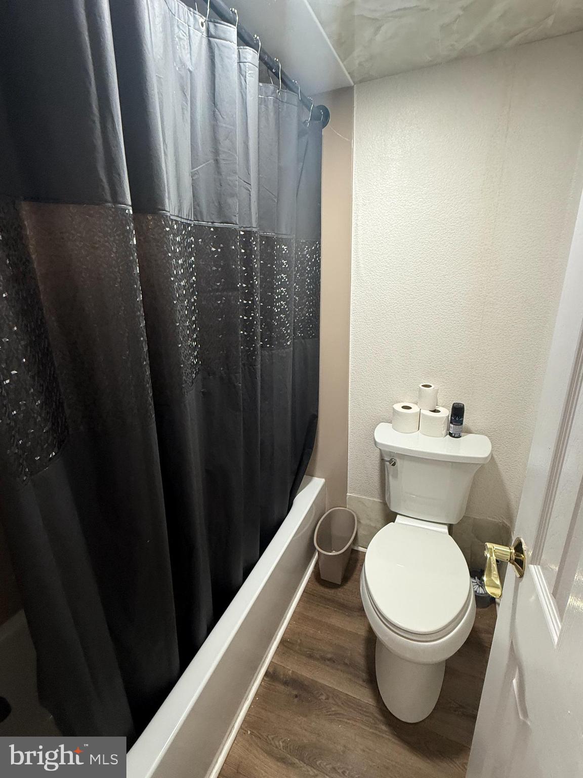 ADELPHI MILL - Residential Lease