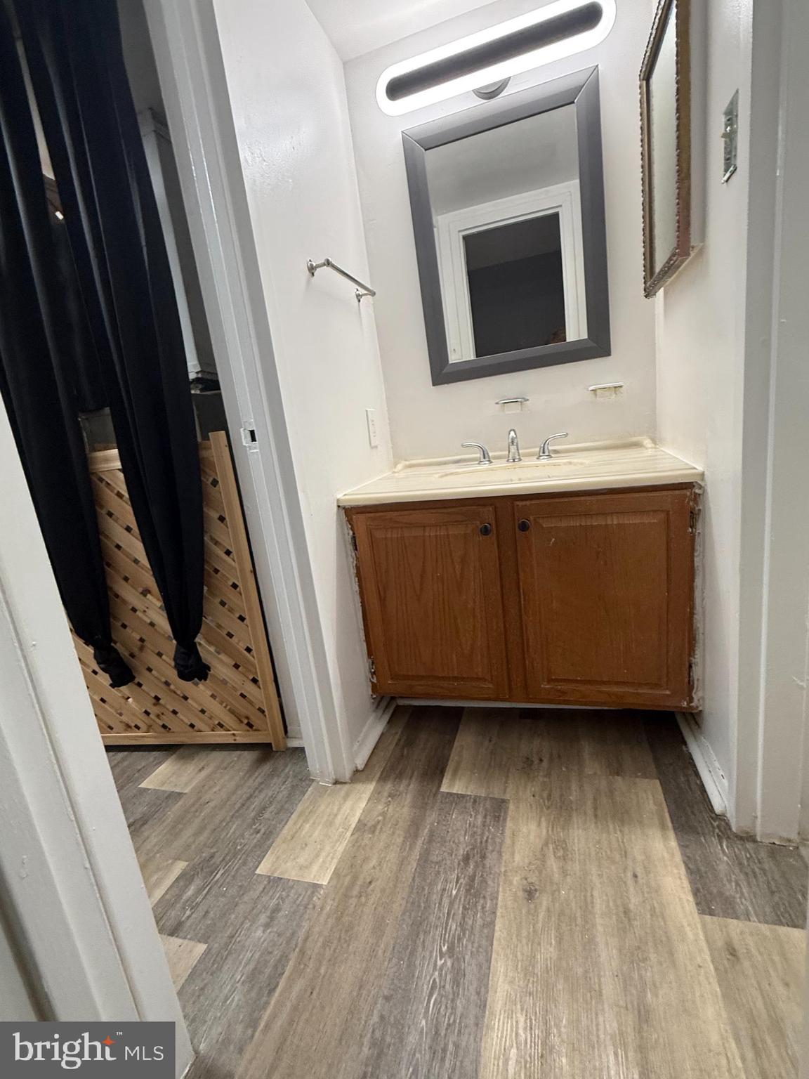 ADELPHI MILL - Residential Lease