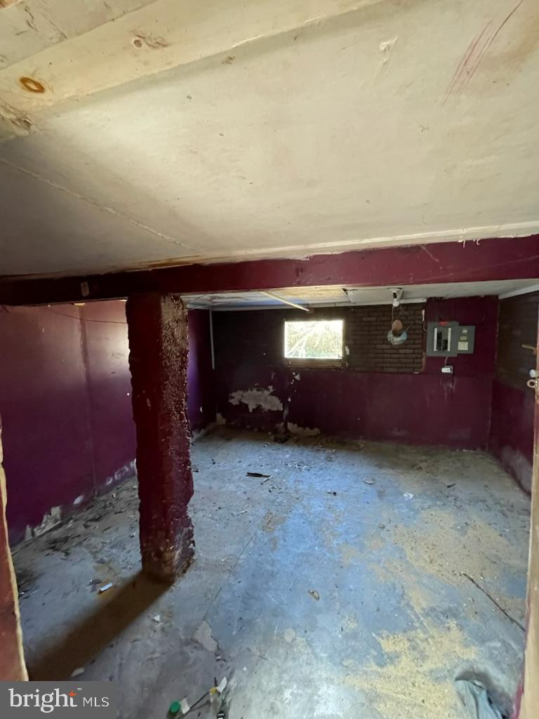 WHITE HOUSE HEIGHTS - Residential