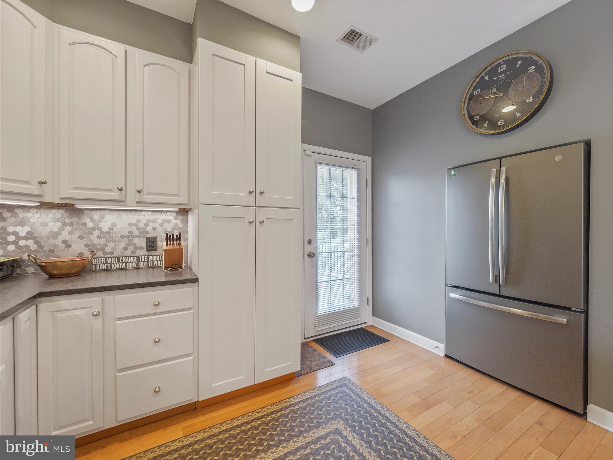 MAUGANSVILLE - Residential