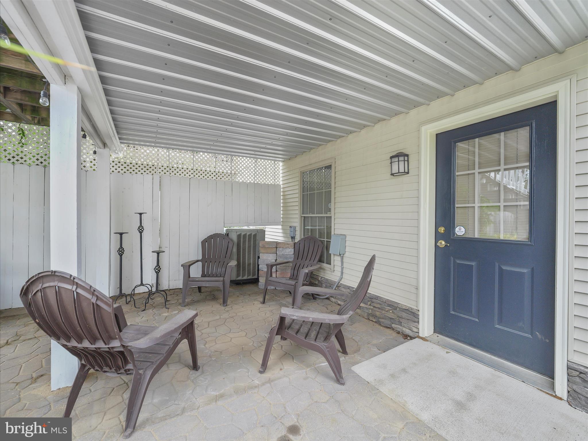 MAUGANSVILLE - Residential