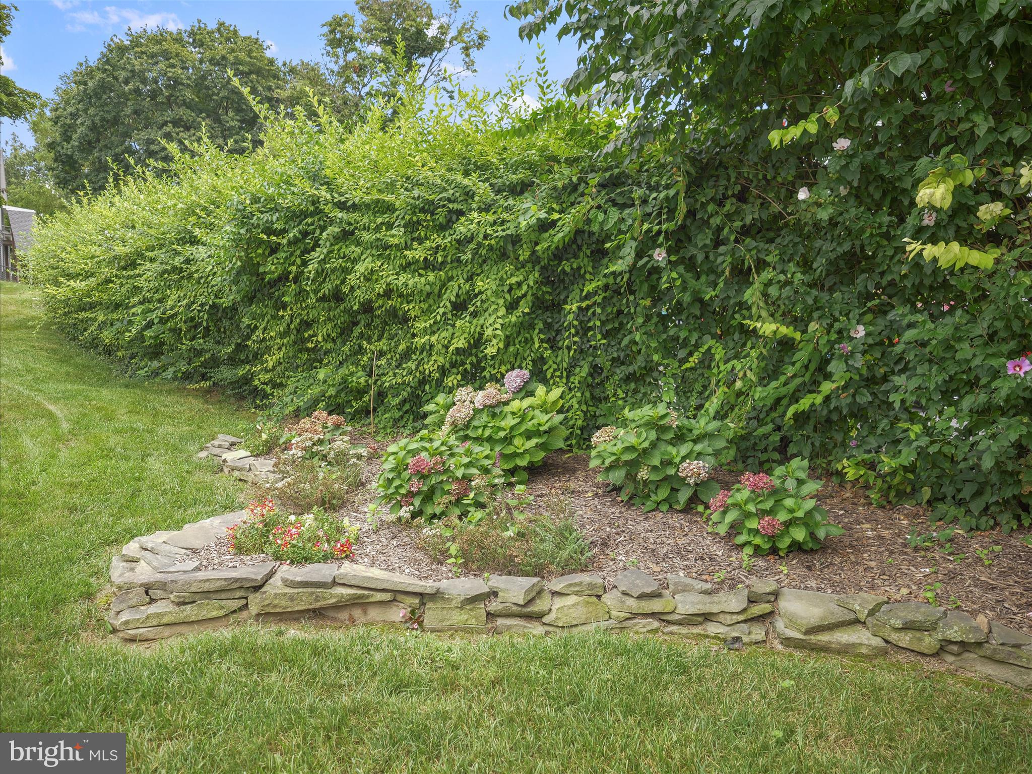 MAUGANSVILLE - Residential