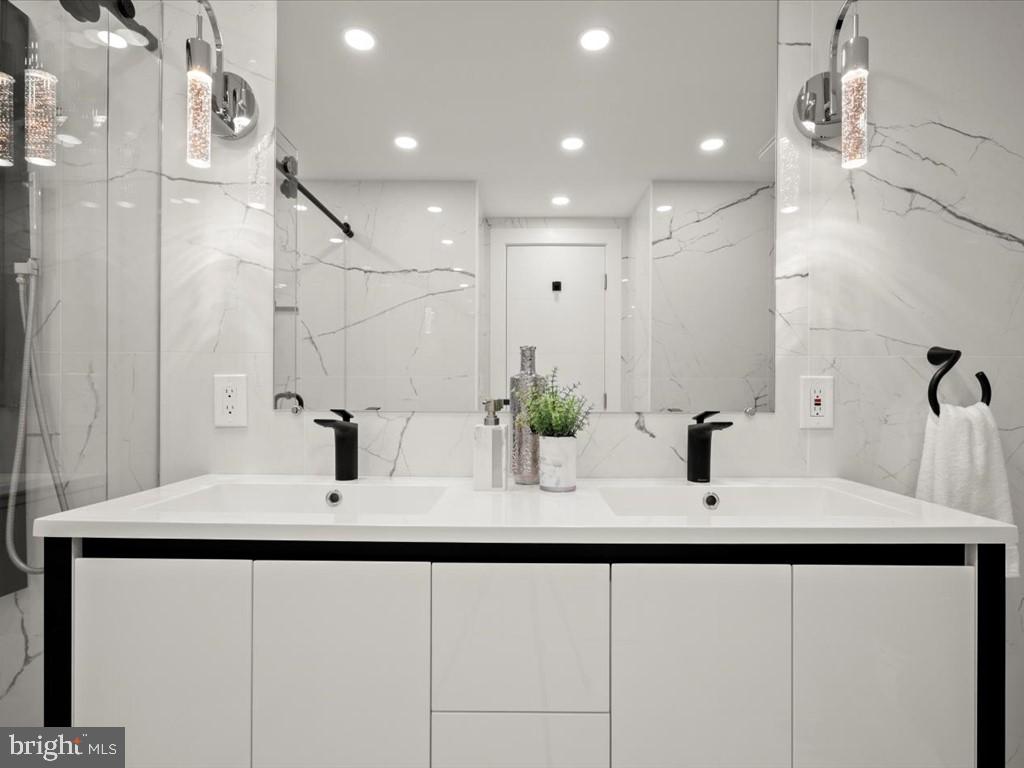 ALEXANDRIA KNOLLS - Residential