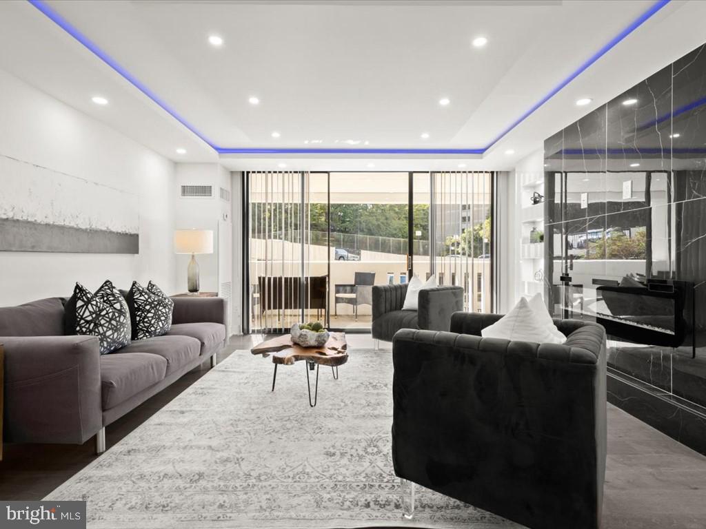 ALEXANDRIA KNOLLS - Residential